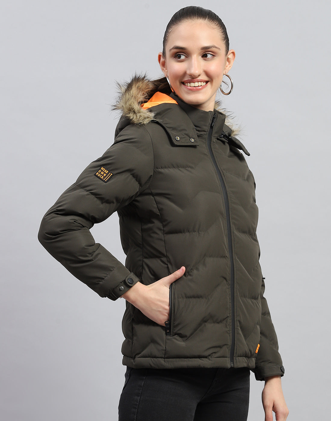 Women Olive Solid Hooded Full Sleeve Heating Jacket