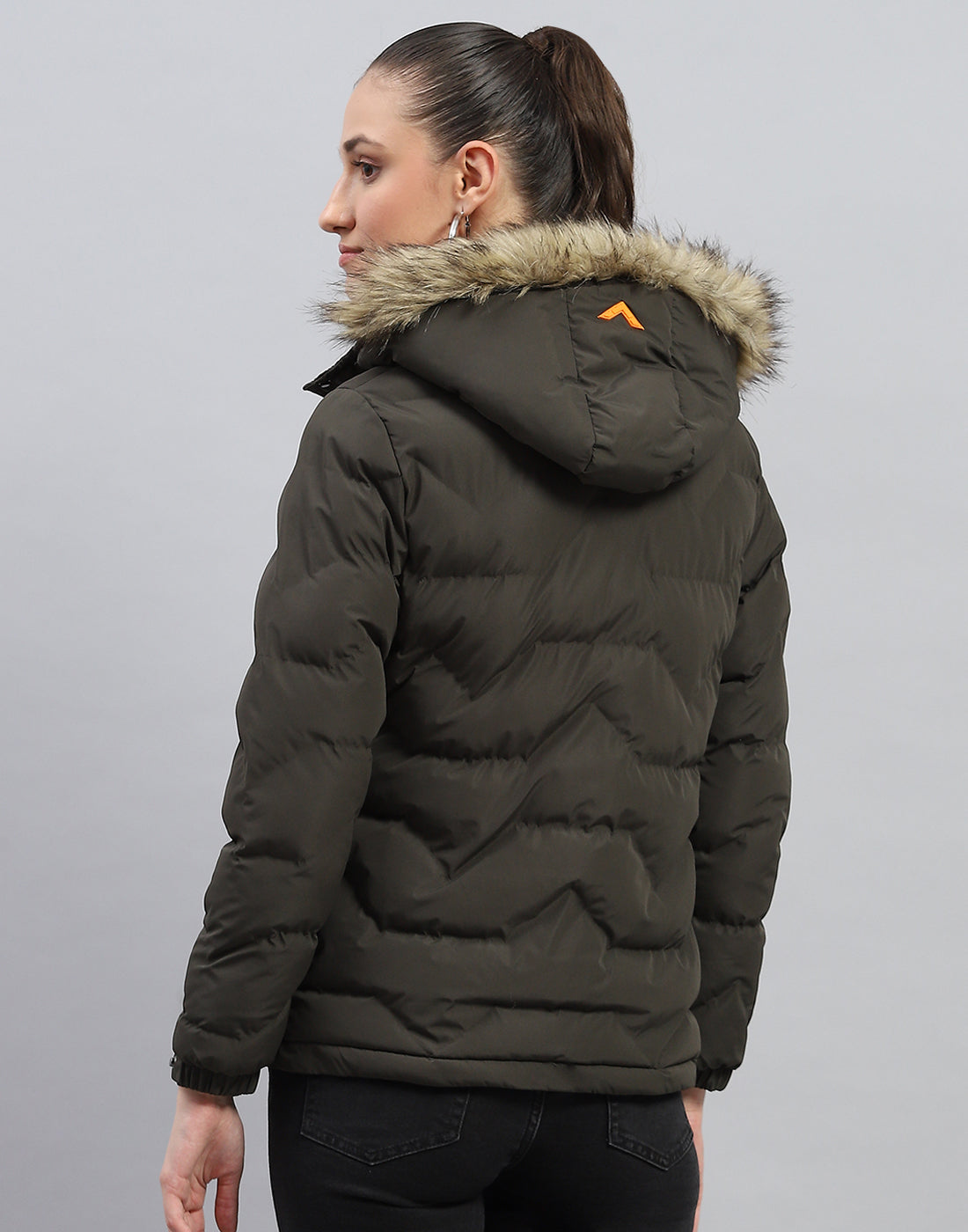 Women Olive Solid Hooded Full Sleeve Heating Jacket