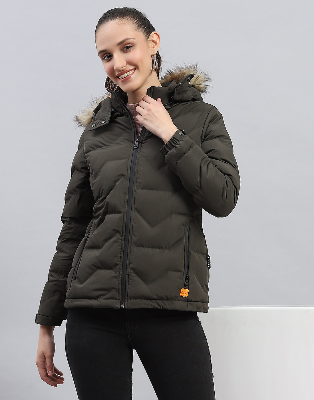 Women Olive Solid Hooded Full Sleeve Heating Jacket