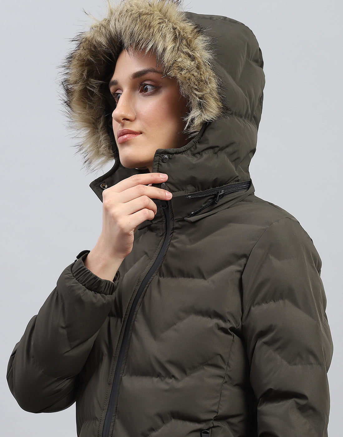 Women Olive Solid Hooded Full Sleeve Heating Jacket