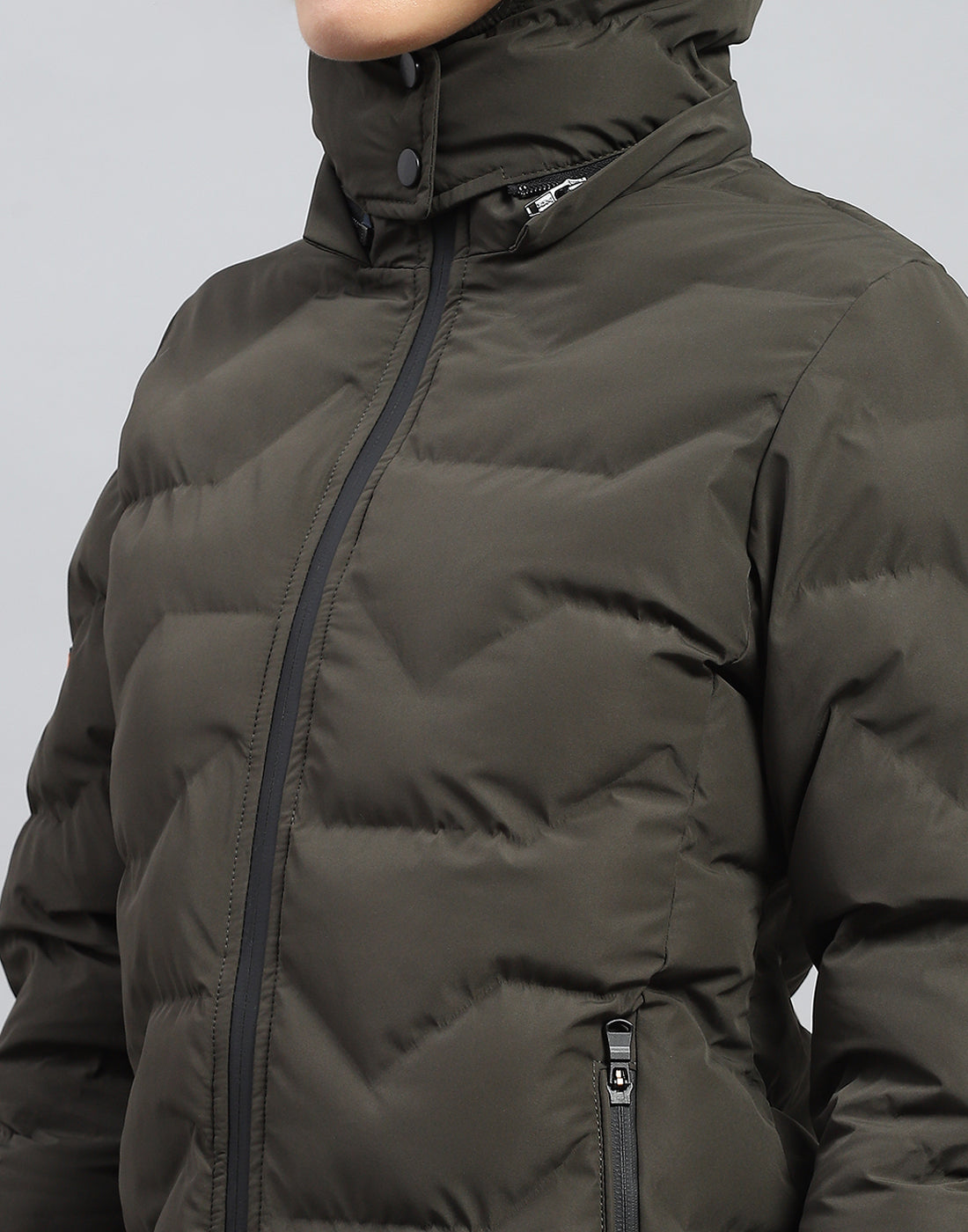 Women Olive Solid Hooded Full Sleeve Heating Jacket