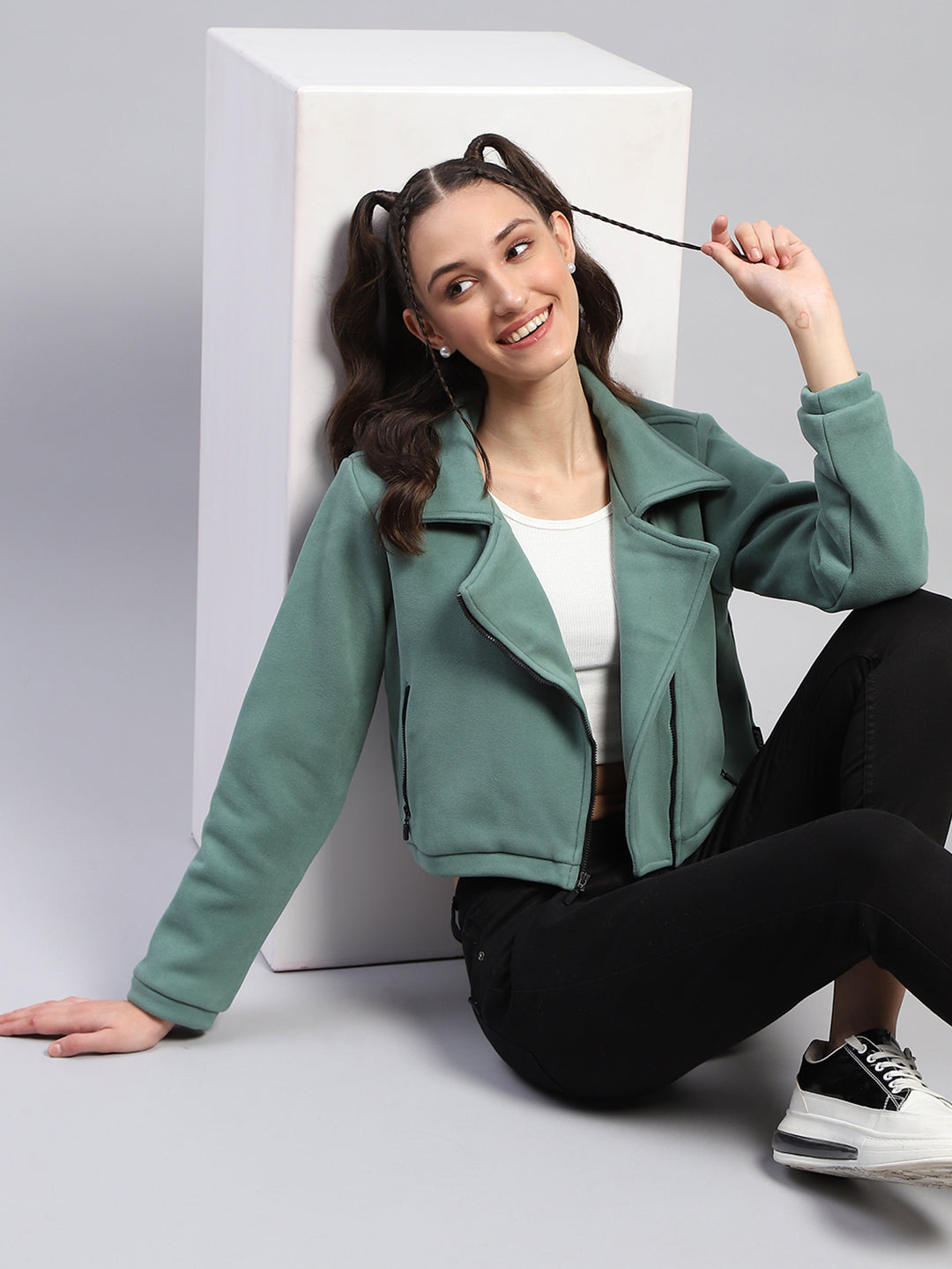 Women Green Solid Collar Full Sleeve Jacket