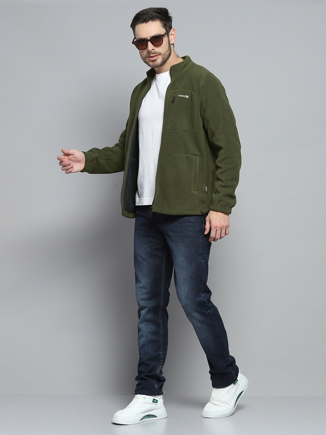 Men Olive Solid Mock Neck Full Sleeve Sweatshirt