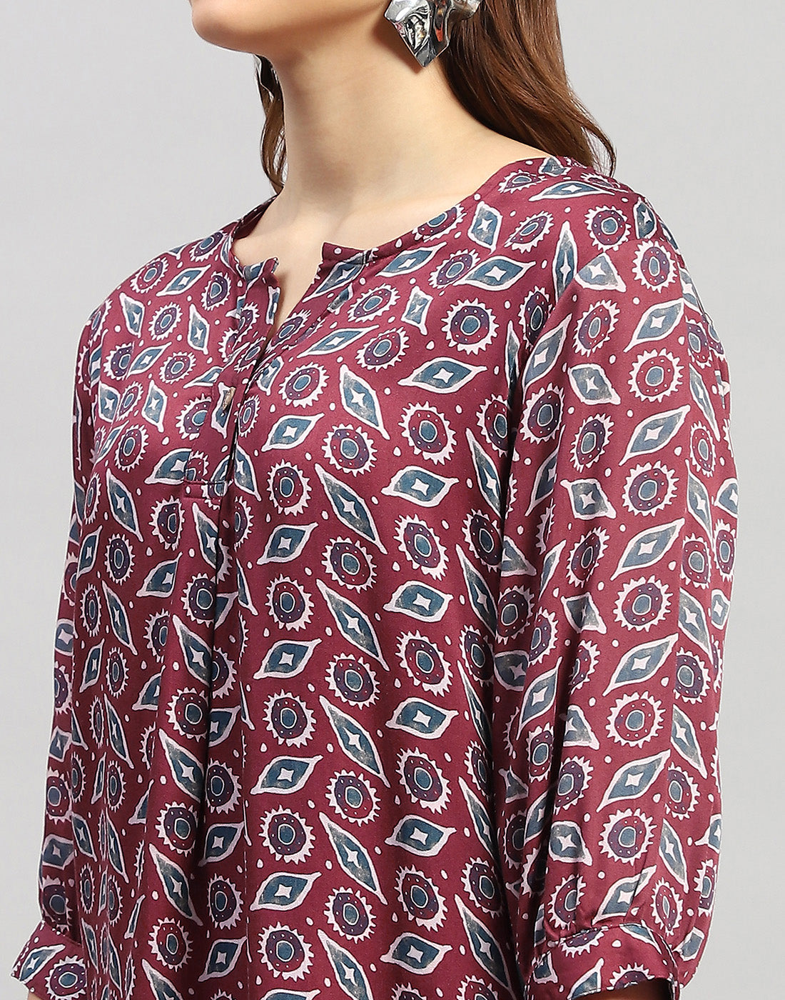 Women Maroon Printed V Neck 3/4 Sleeve Top