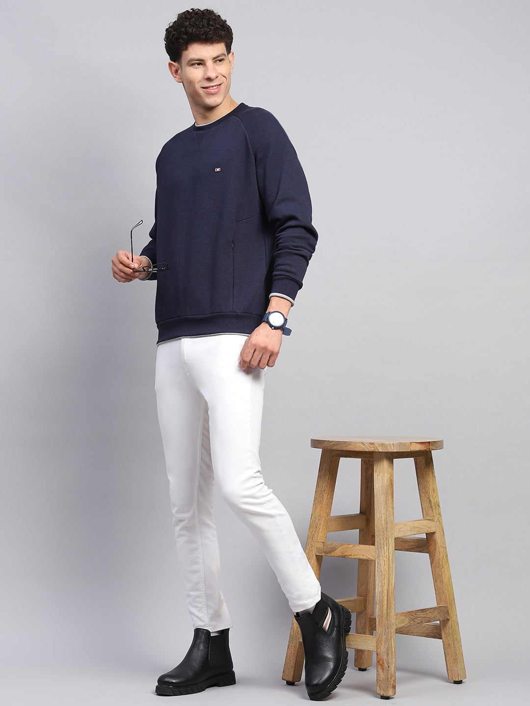 Men Navy Blue Solid Round Neck Full Sleeve Sweatshirt