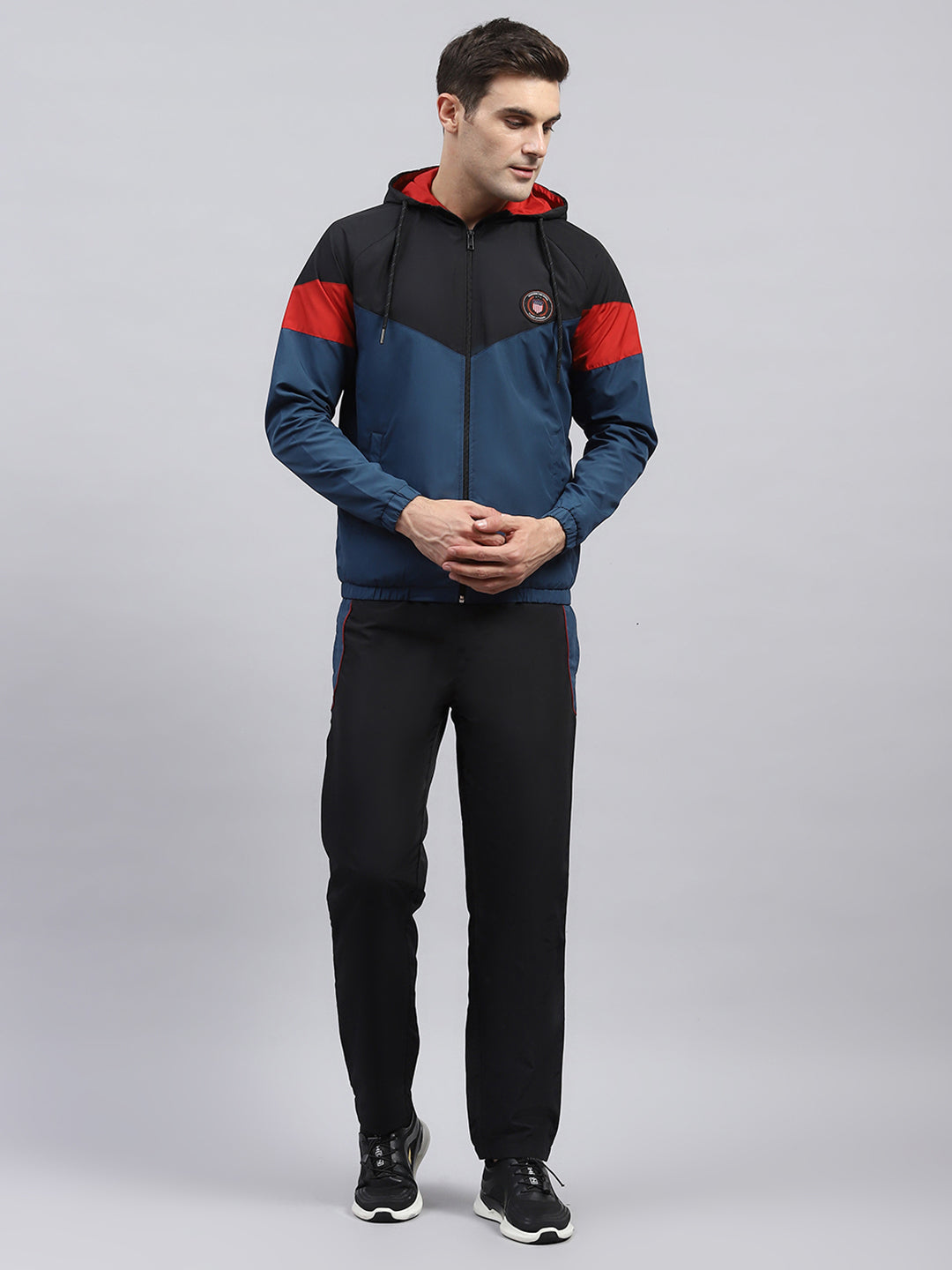 Men Black Solid Hooded Full Sleeve Winter Tracksuit