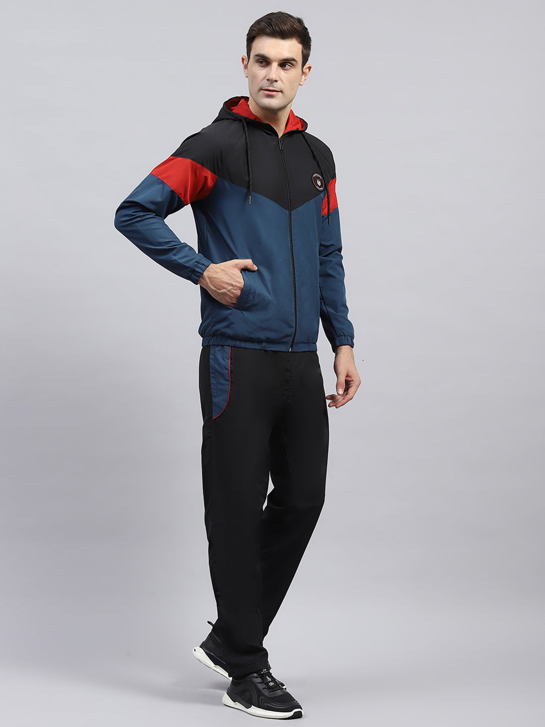 Men Black Solid Hooded Full Sleeve Winter Tracksuit