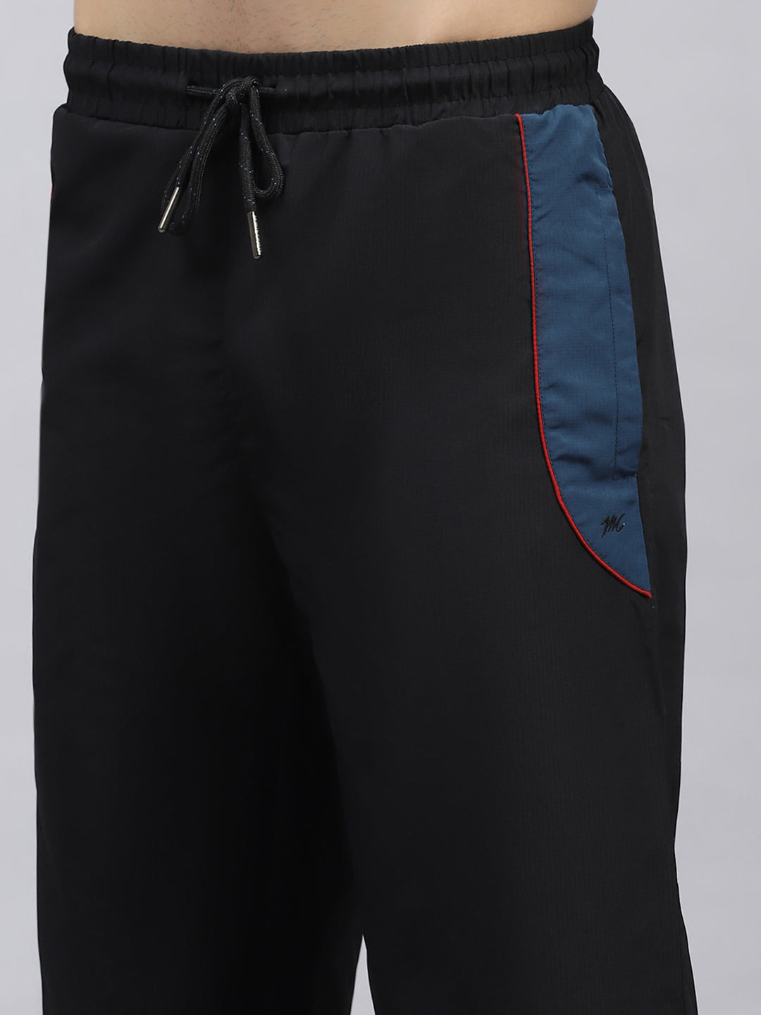 Men Black Solid Hooded Full Sleeve Winter Tracksuit