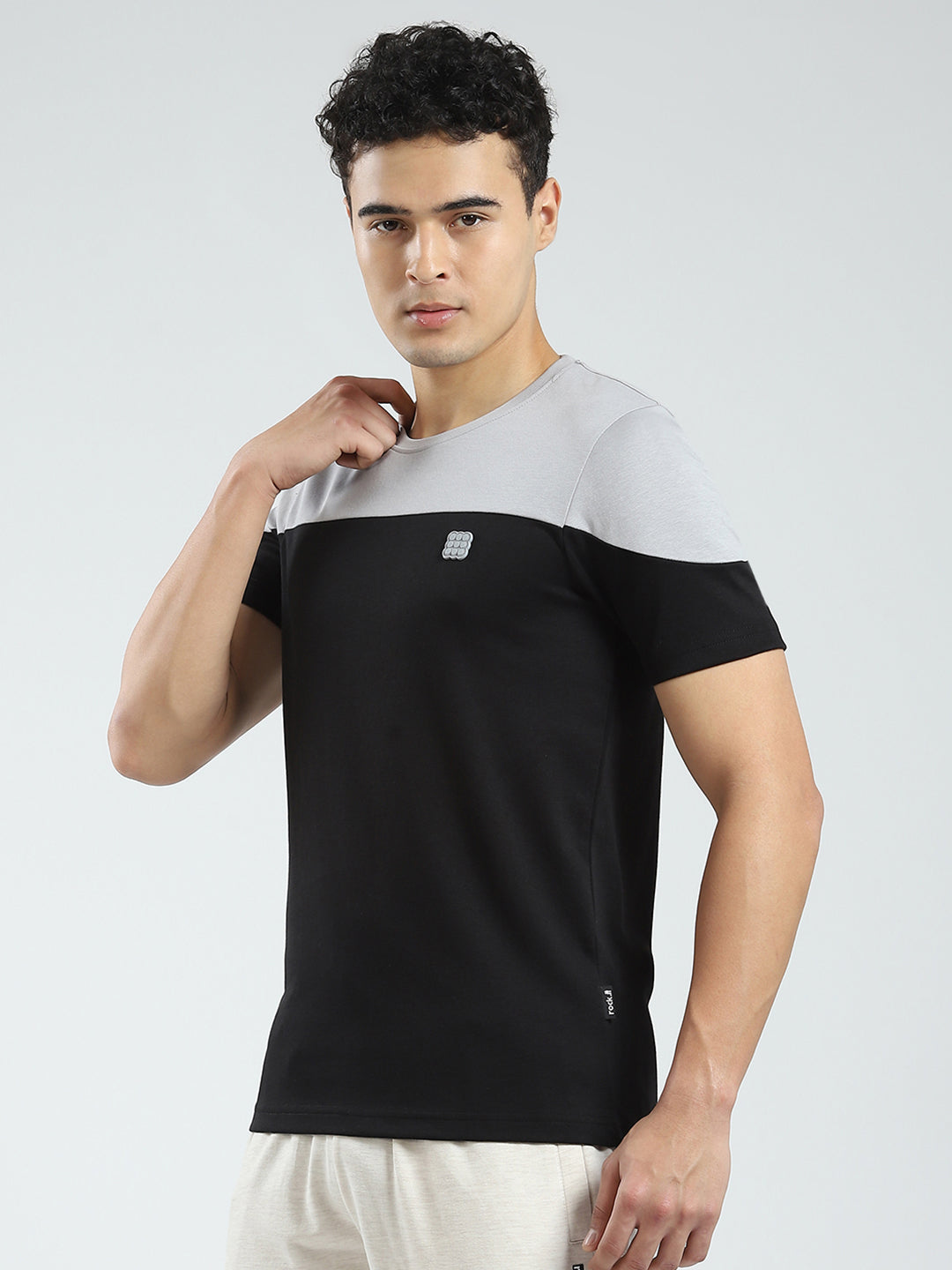 Men Black Solid Round Neck Half Sleeve T-Shirt