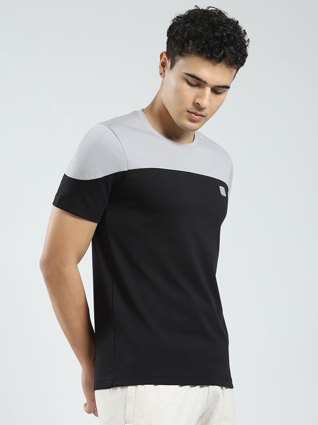 Men Black Solid Round Neck Half Sleeve T-Shirt