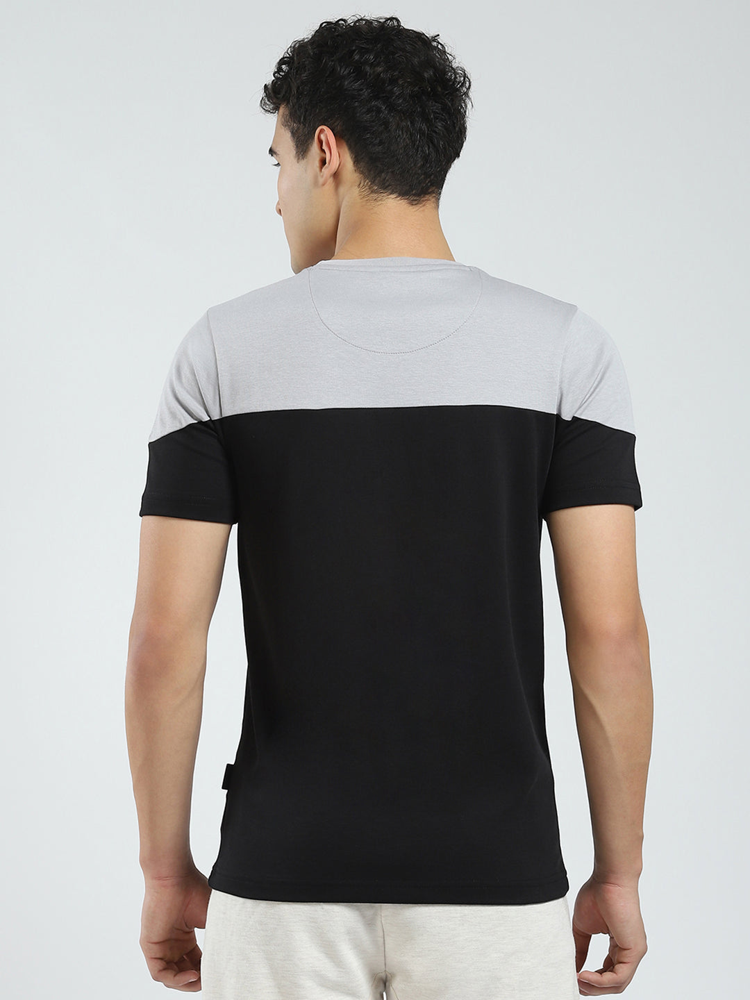 Men Black Solid Round Neck Half Sleeve T-Shirt