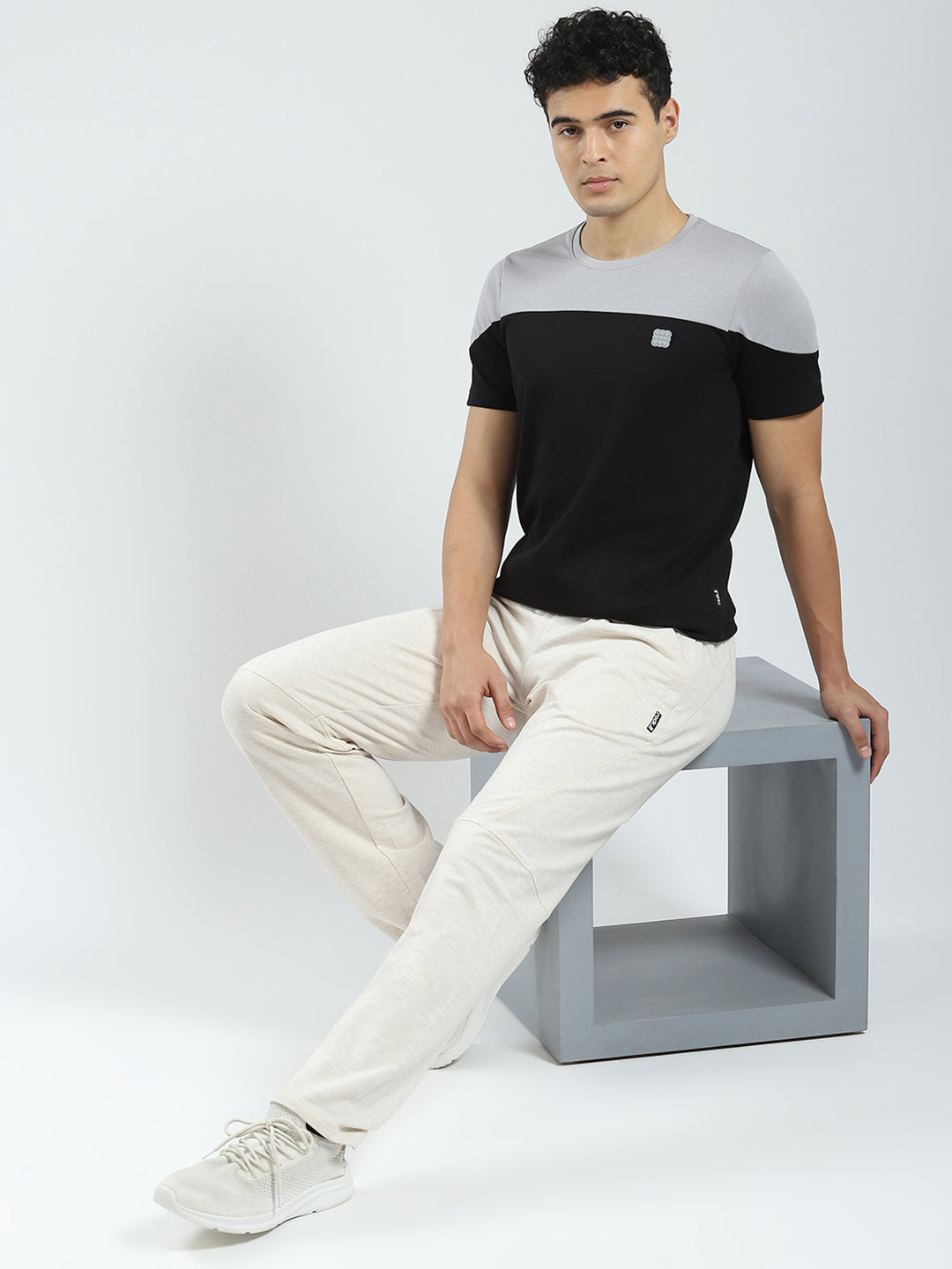 Men Black Solid Round Neck Half Sleeve T-Shirt