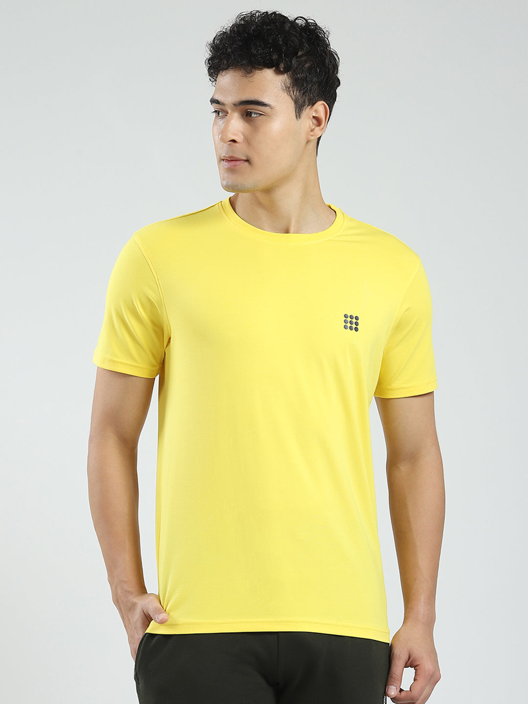 Men Yellow Solid Round Neck Half Sleeve T-Shirt