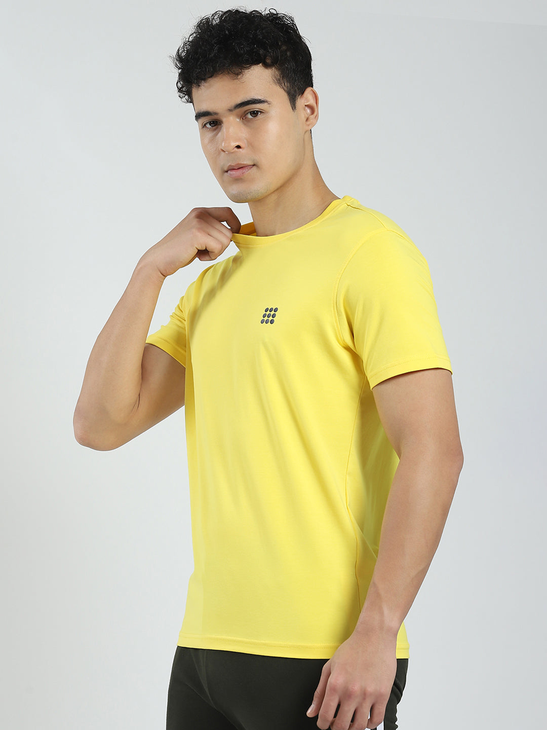 Men Yellow Solid Round Neck Half Sleeve T-Shirt