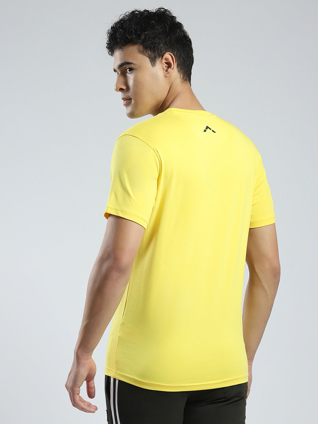 Men Yellow Solid Round Neck Half Sleeve T-Shirt