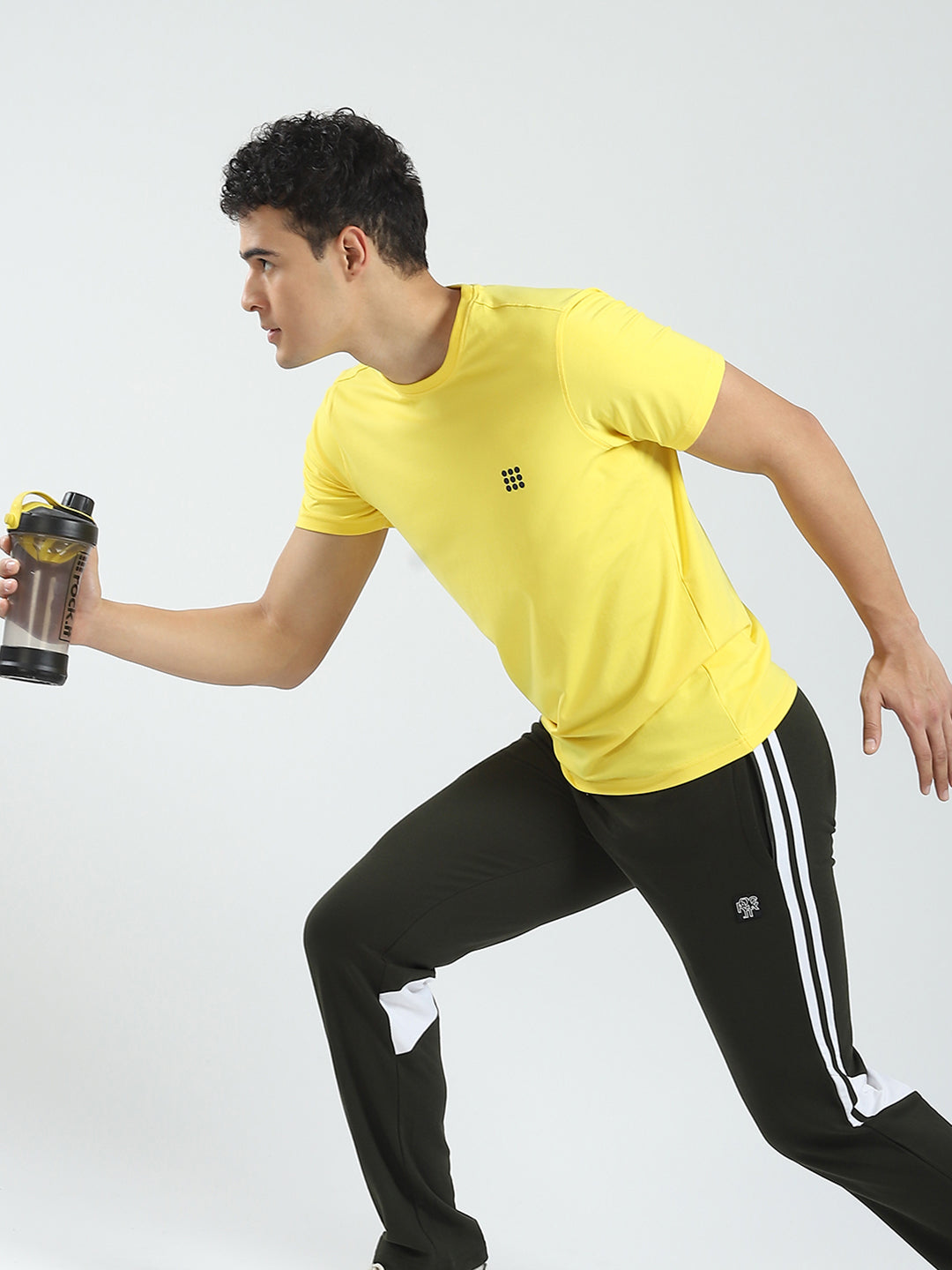 Men Yellow Solid Round Neck Half Sleeve T-Shirt