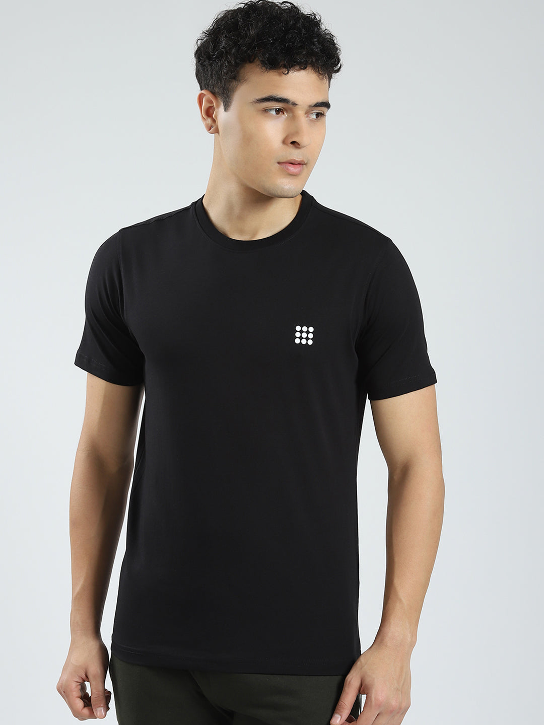 Men Black Solid Round Neck Half Sleeve T-Shirt