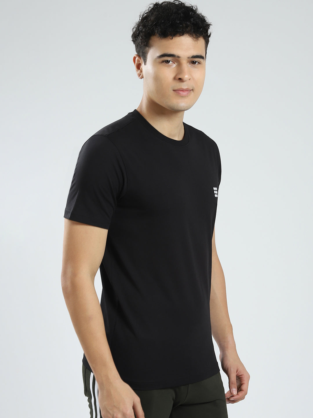 Men Black Solid Round Neck Half Sleeve T-Shirt