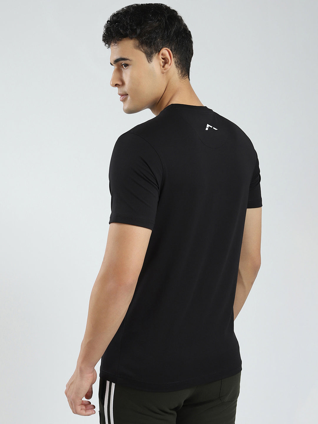 Men Black Solid Round Neck Half Sleeve T-Shirt