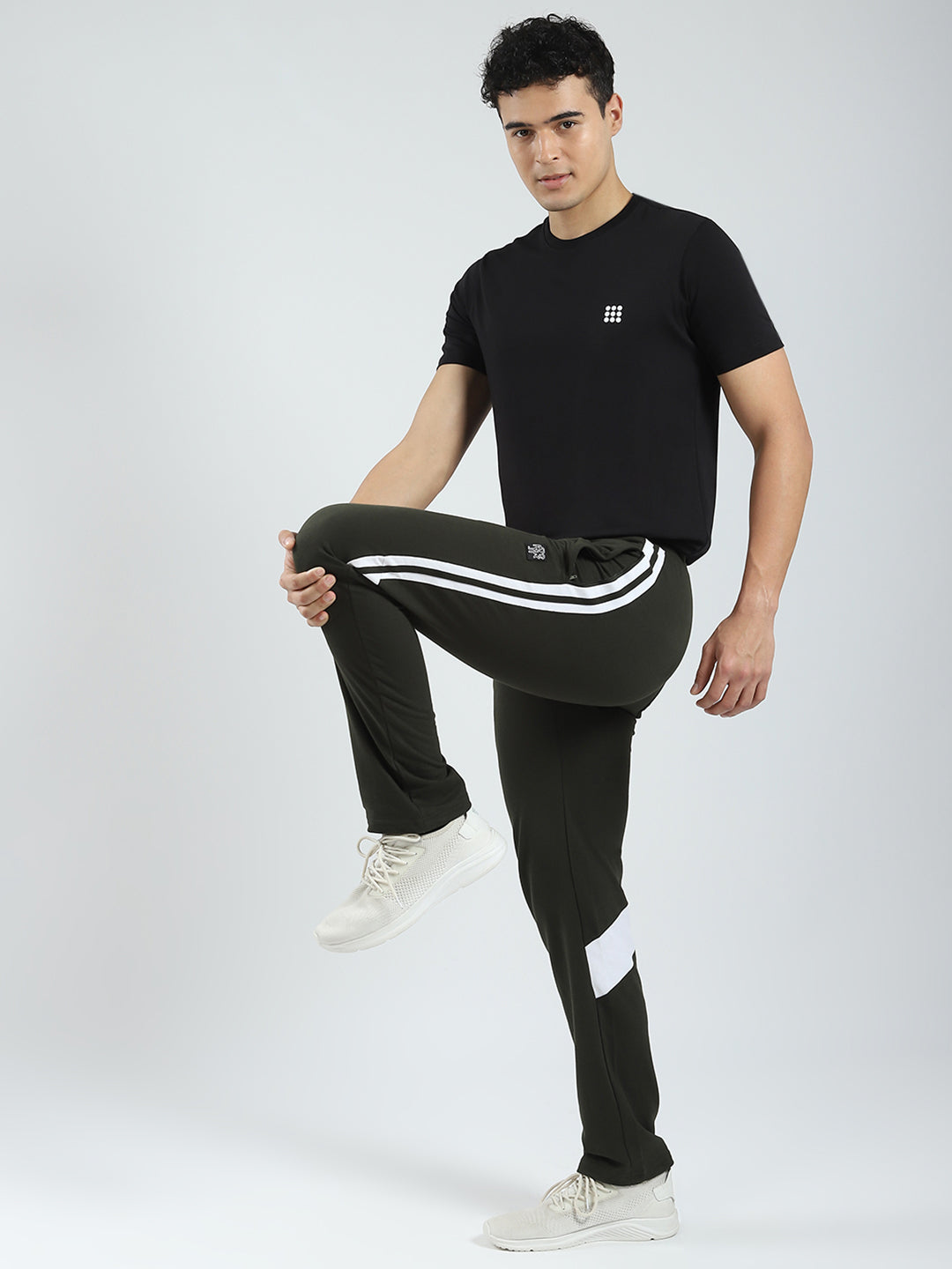 Men Black Solid Round Neck Half Sleeve T-Shirt