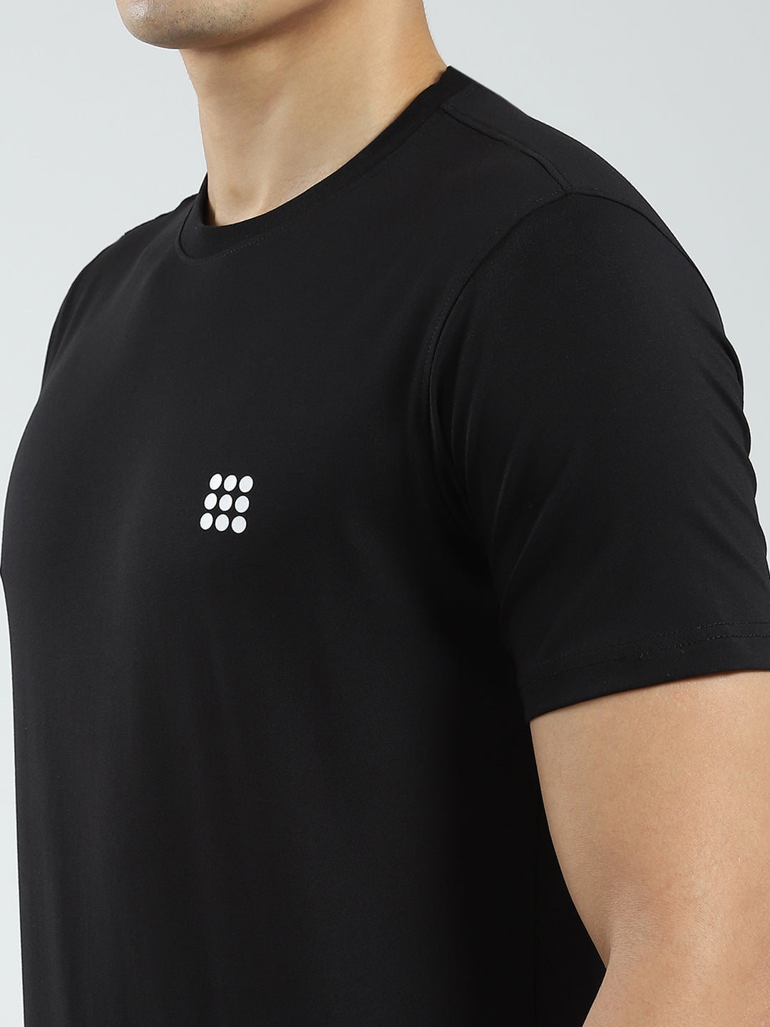 Men Black Solid Round Neck Half Sleeve T-Shirt