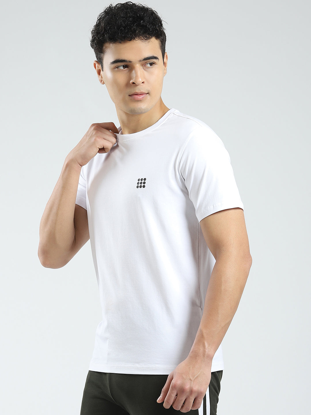 Men White Solid Round Neck Half Sleeve T-Shirt
