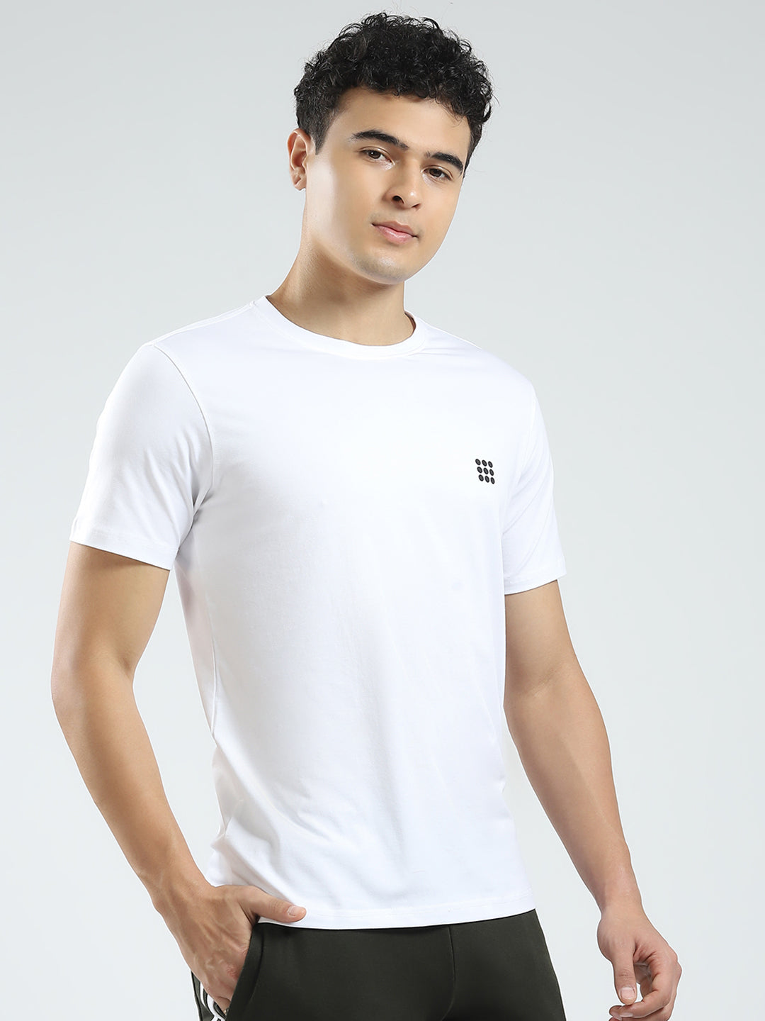 Men White Solid Round Neck Half Sleeve T-Shirt