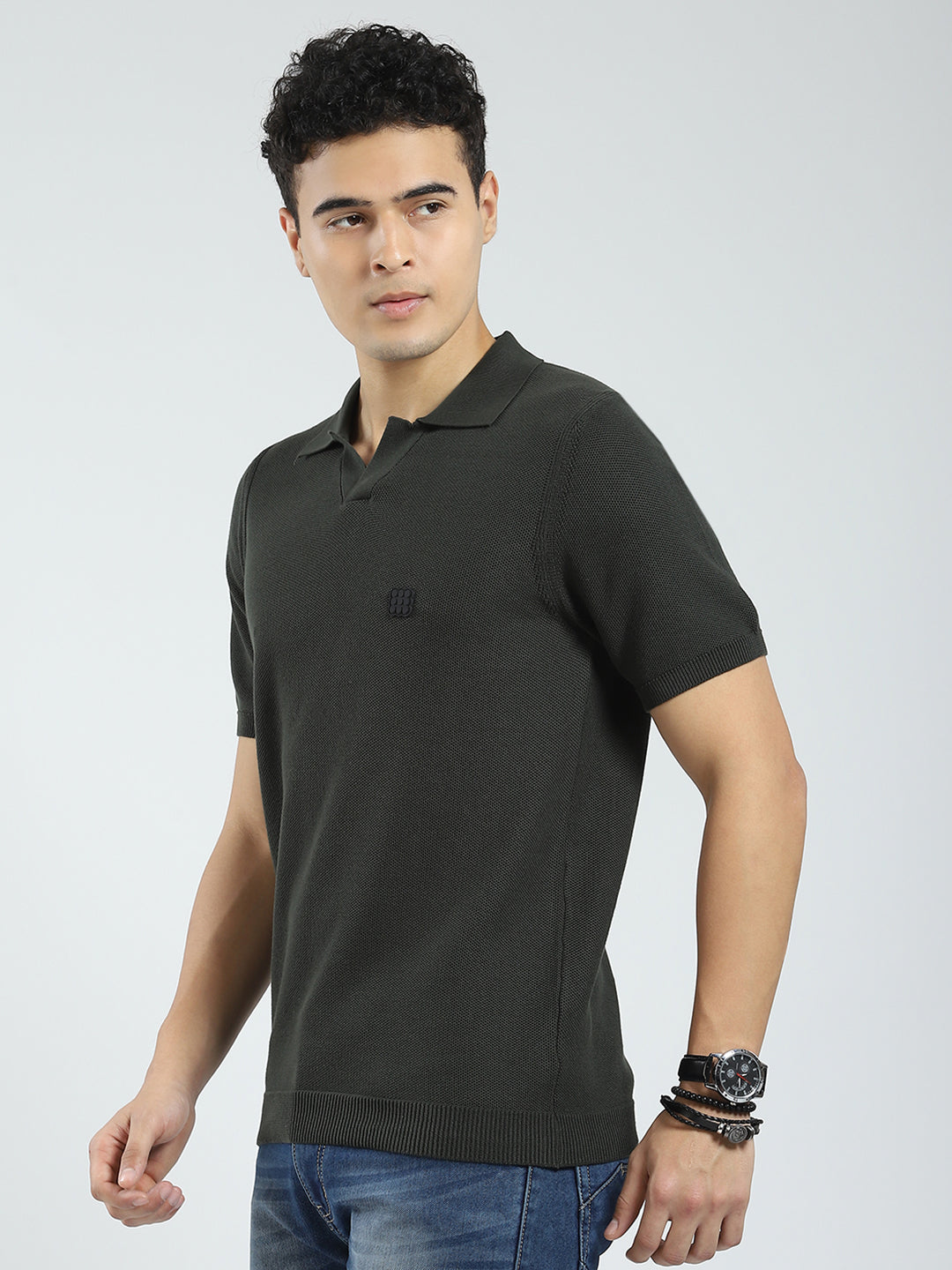 Men Olive Solid Collar Half Sleeve T-Shirt