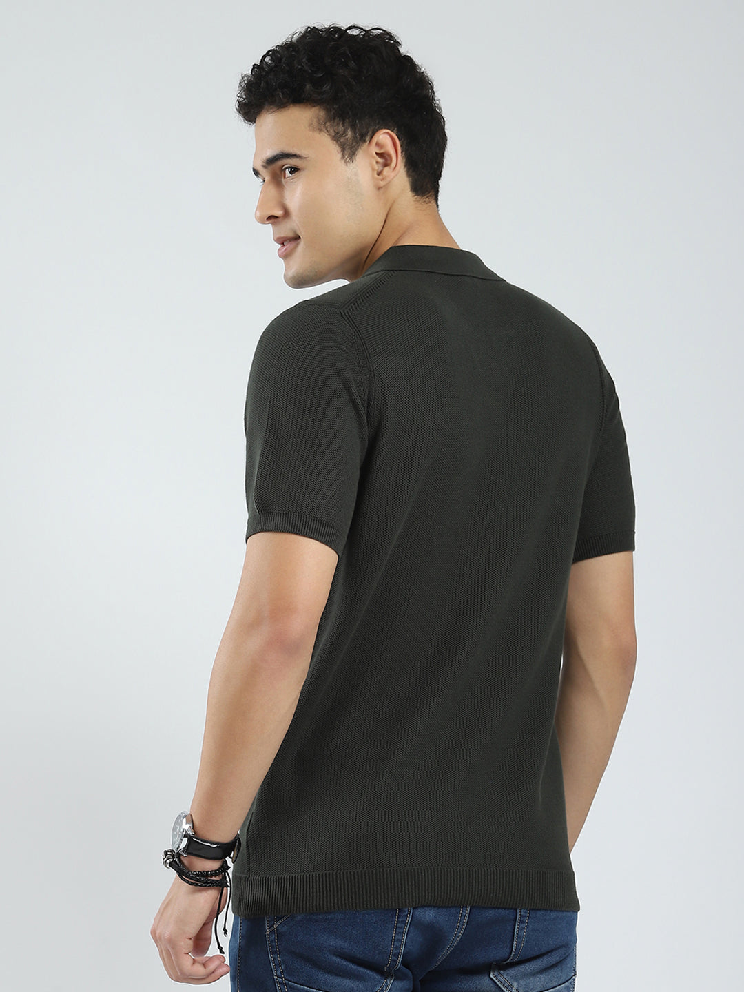 Men Olive Solid Collar Half Sleeve T-Shirt