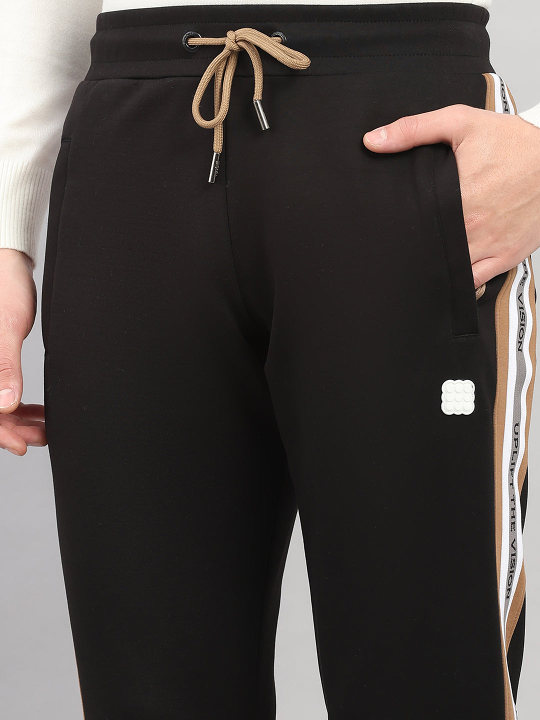 Rock.it Men Black Solid Round Neck Sleeveless Winter Tracksuit