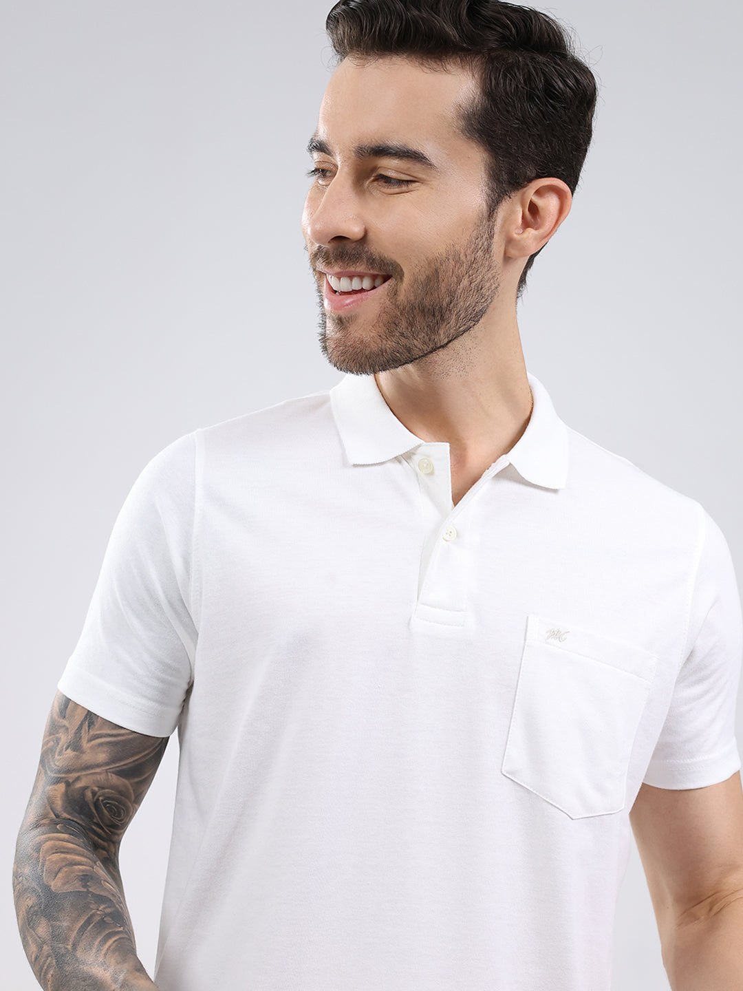 Men White Solid Collar Half Sleeve T-Shirt