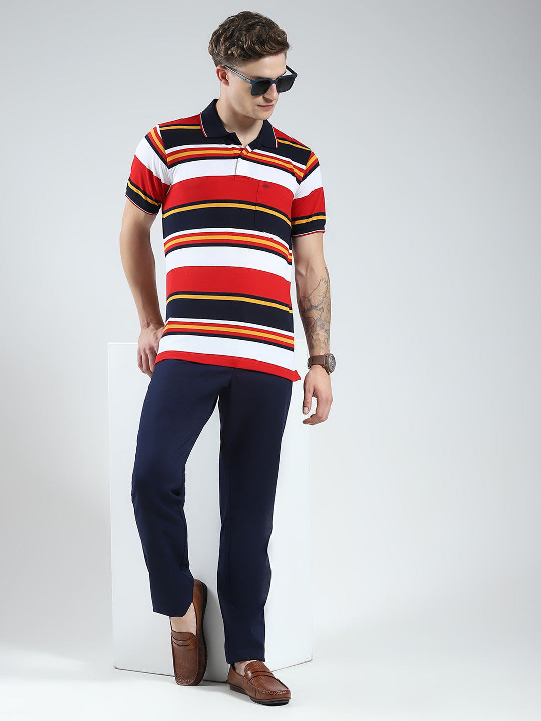 Men Red Stripe Collar Half Sleeve T-Shirt