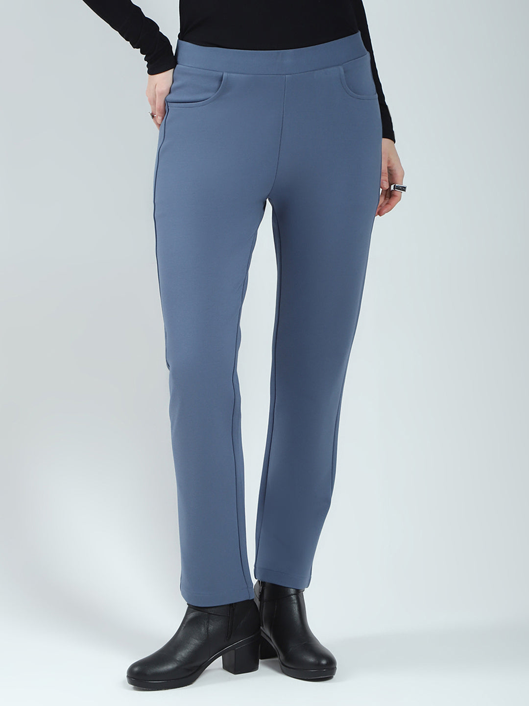 Women Blue Solid Regular Fit Jegging