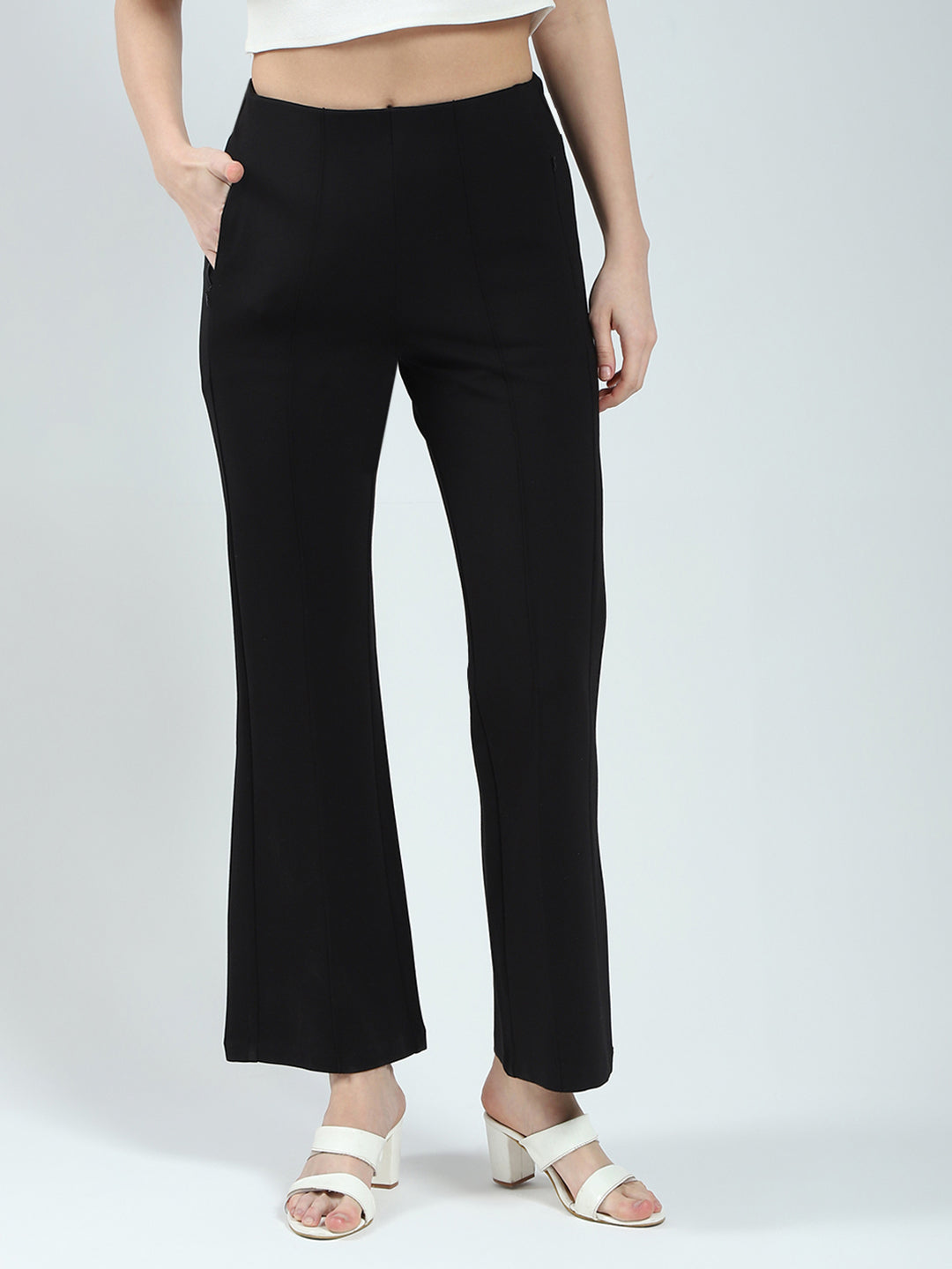 Women Black Solid Regular Fit Jegging