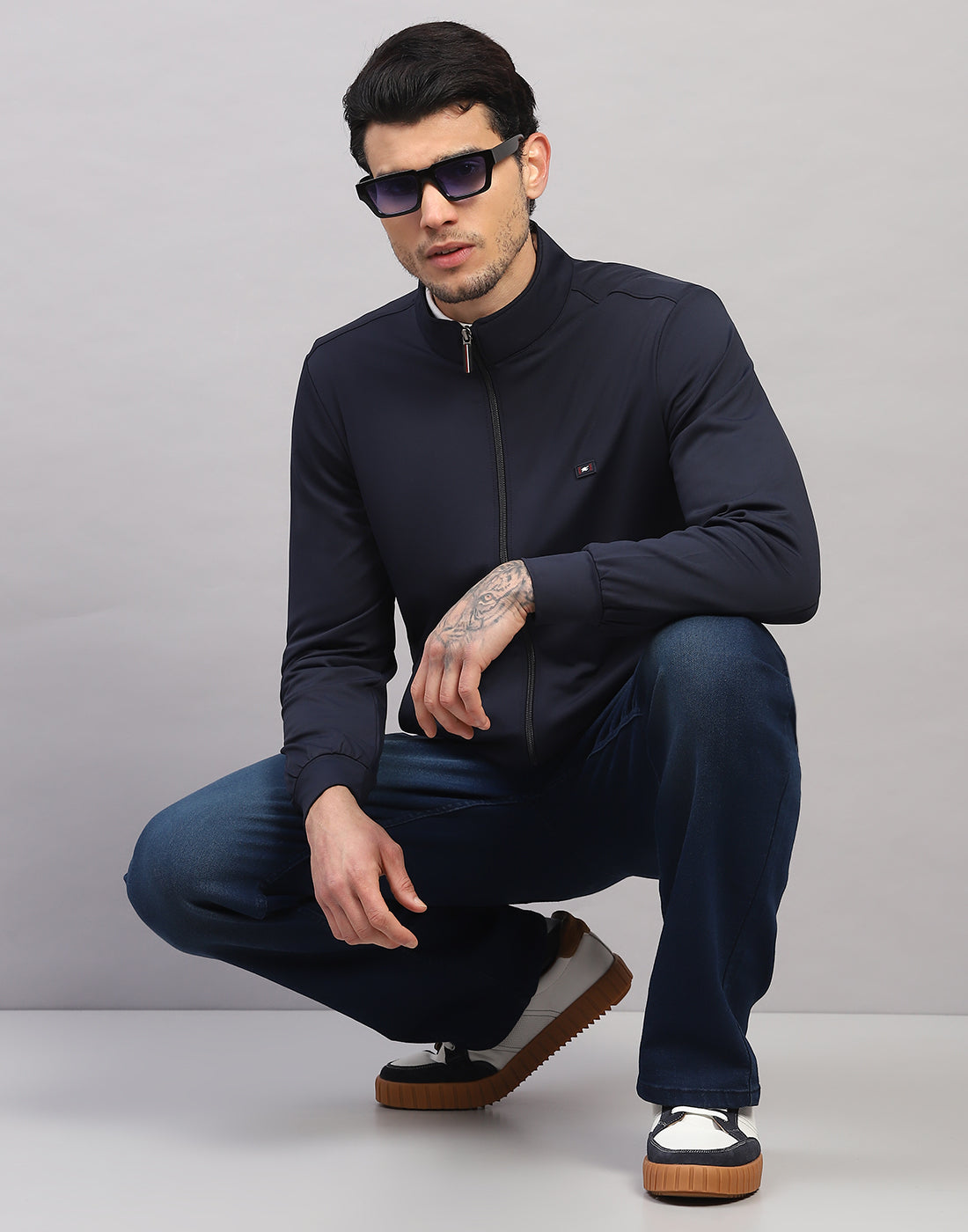 Men Navy Blue Solid Collar Full Sleeve Sweatshirt