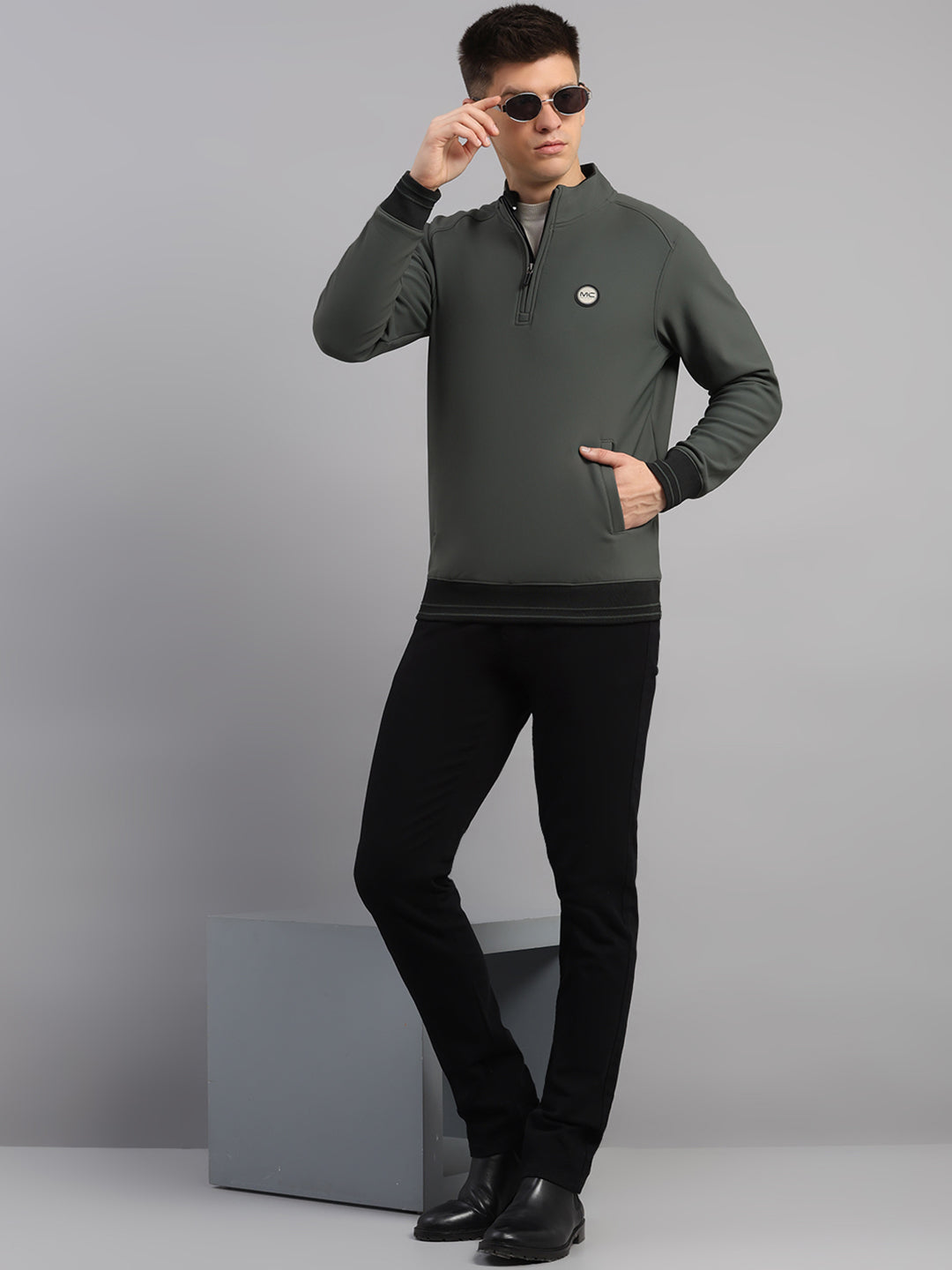 Men Green Solid Collar Full Sleeve Sweatshirt