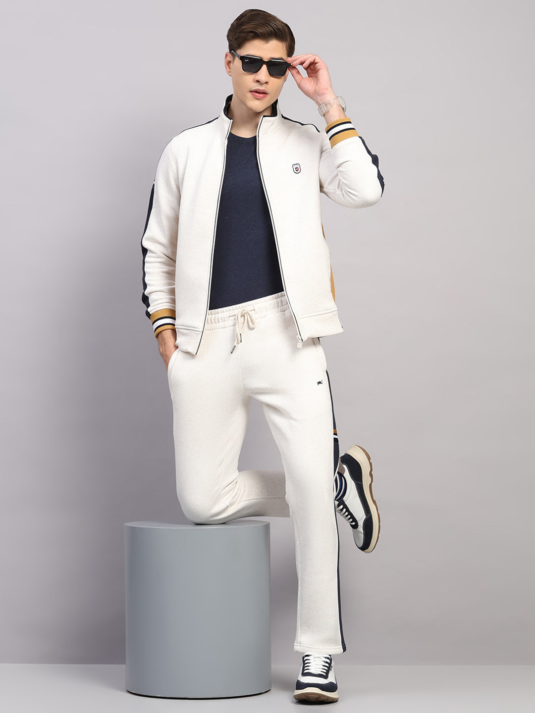 Men Camel Brown Solid Collar Full Sleeve Winter Tracksuit