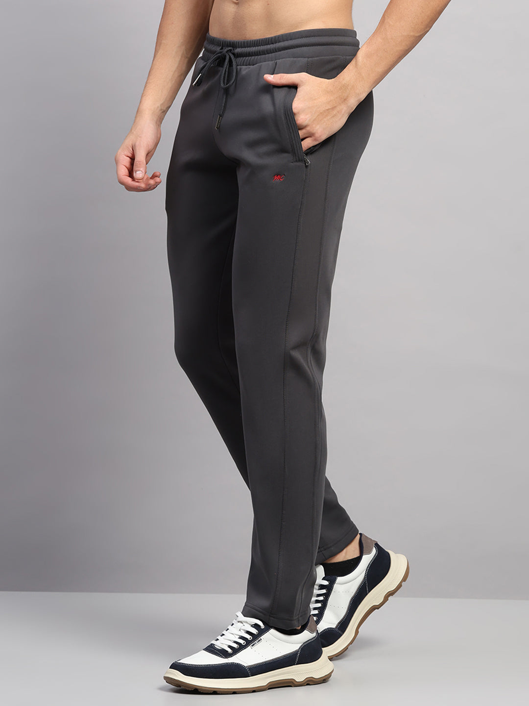 Men Black Solid Collar Full Sleeve Winter Tracksuit