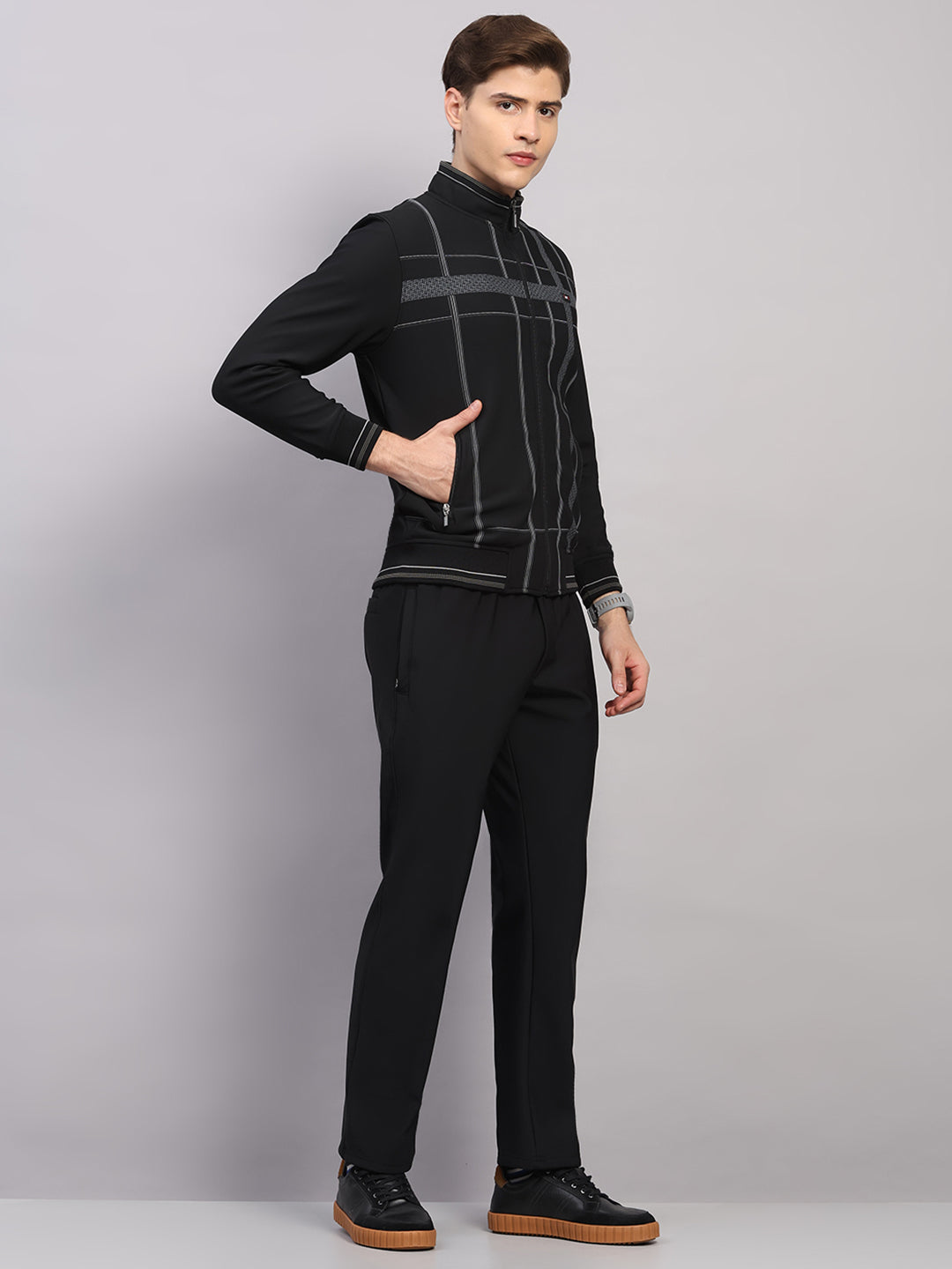 Men Black Solid Collar Full Sleeve Winter Tracksuit