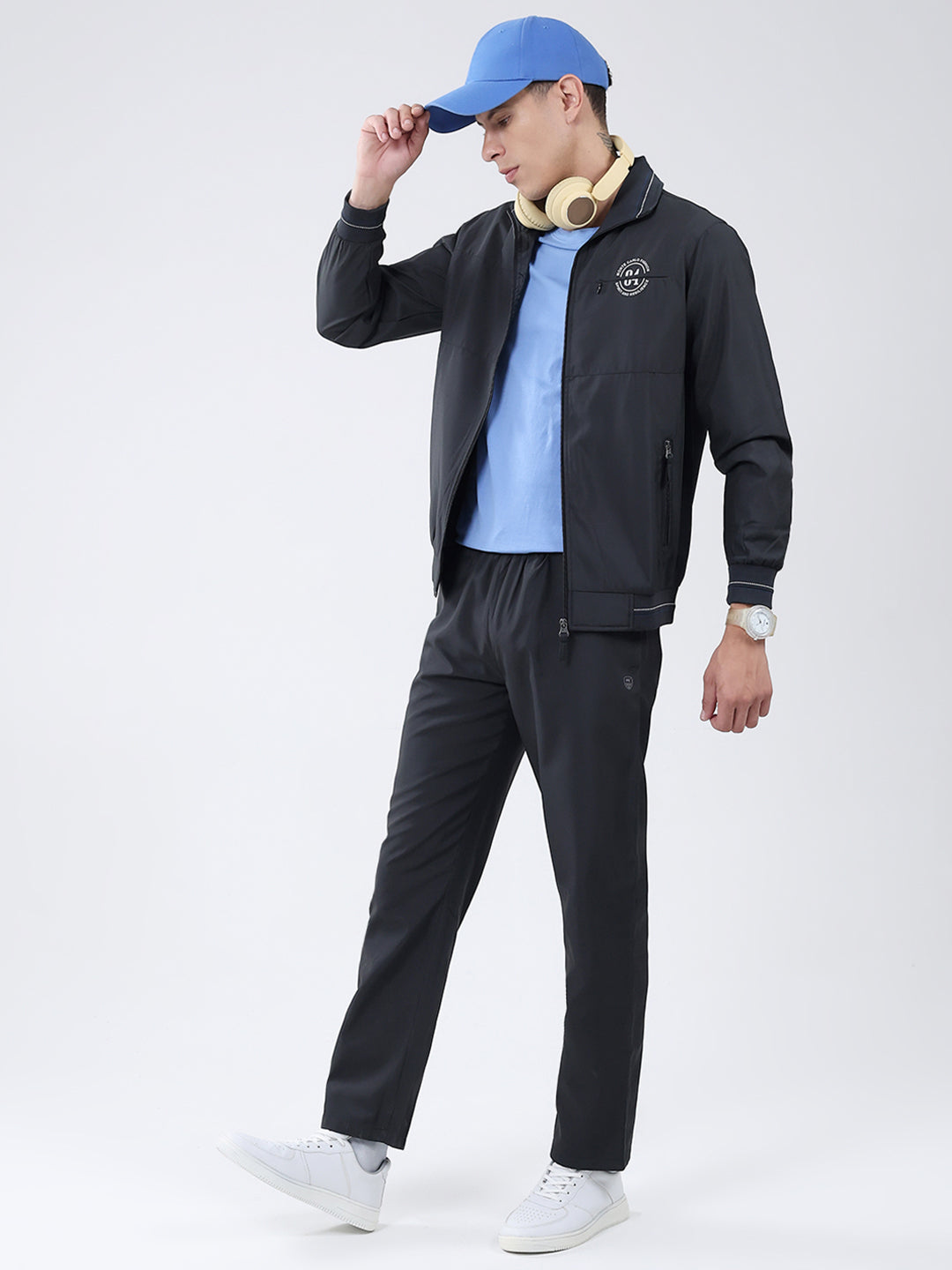 Men Black Solid Collar Full Sleeve Winter Tracksuit