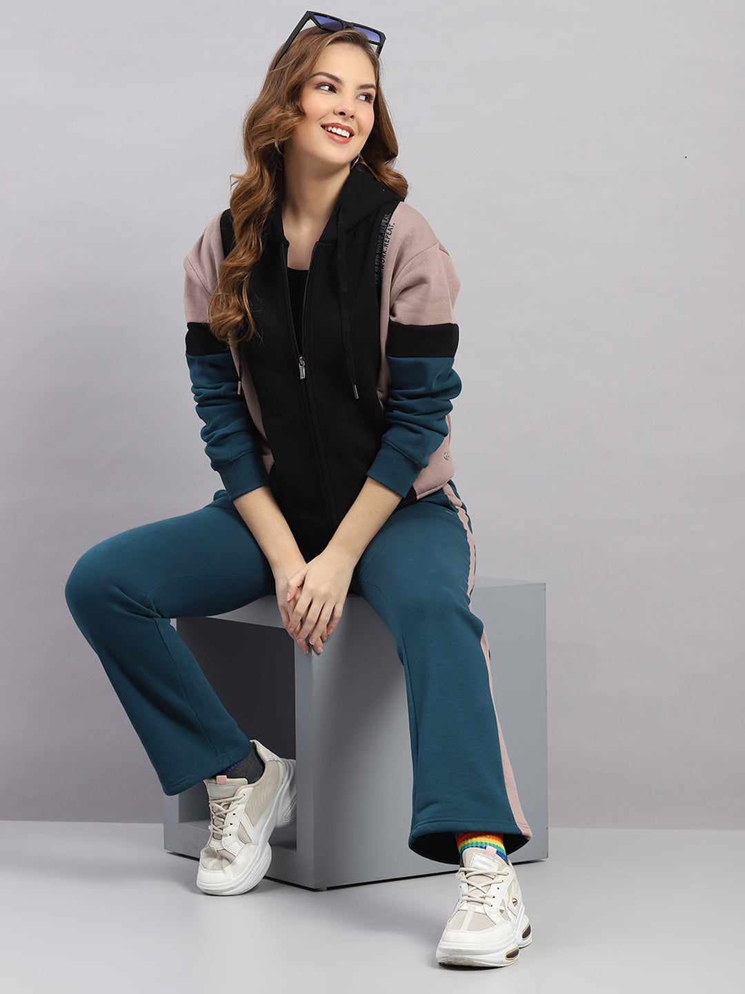 Women Black Printed Hooded Full Sleeve Winter Tracksuit