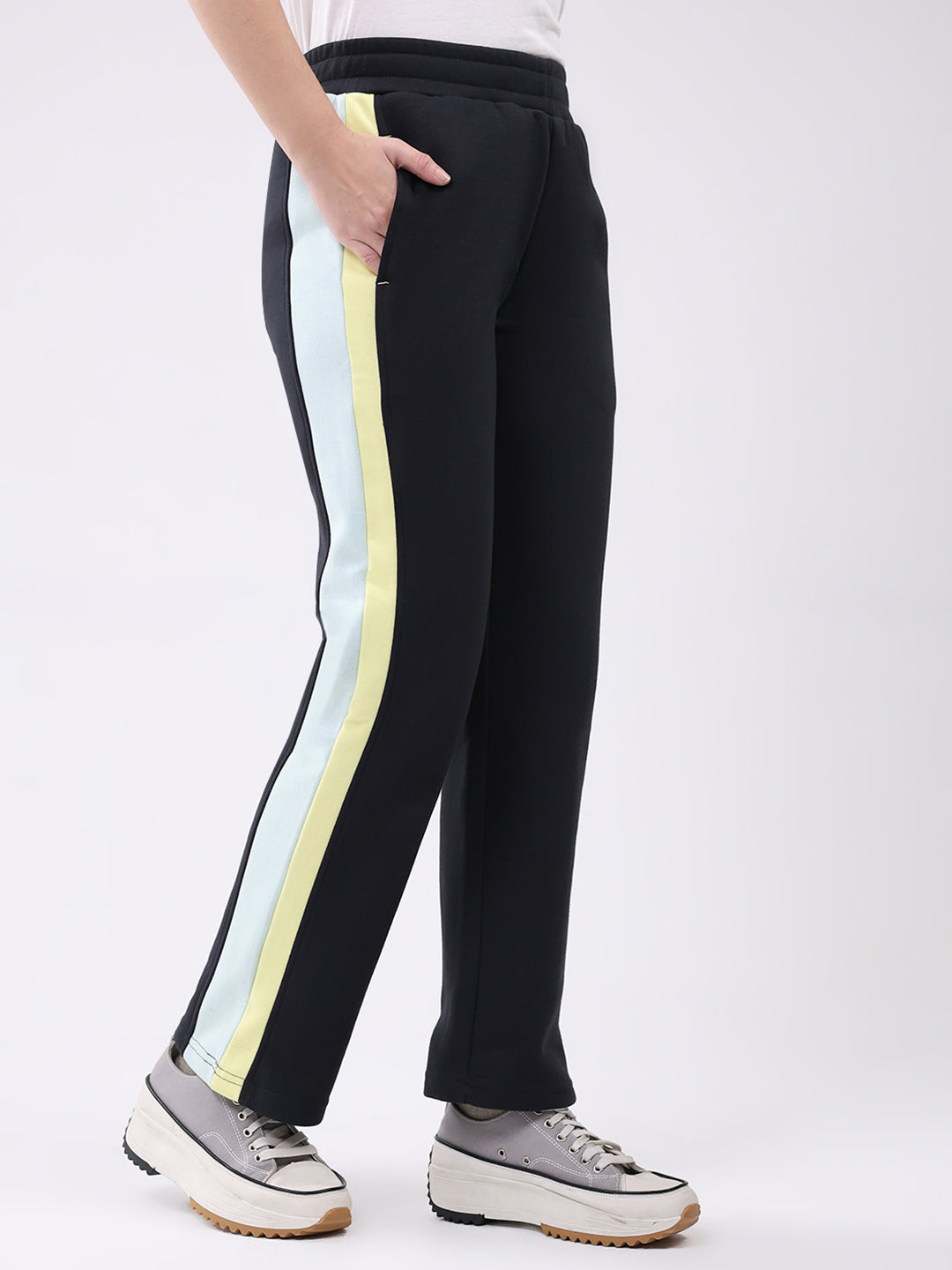 Women Navy Blue Printed Regular Fit Winter Lower