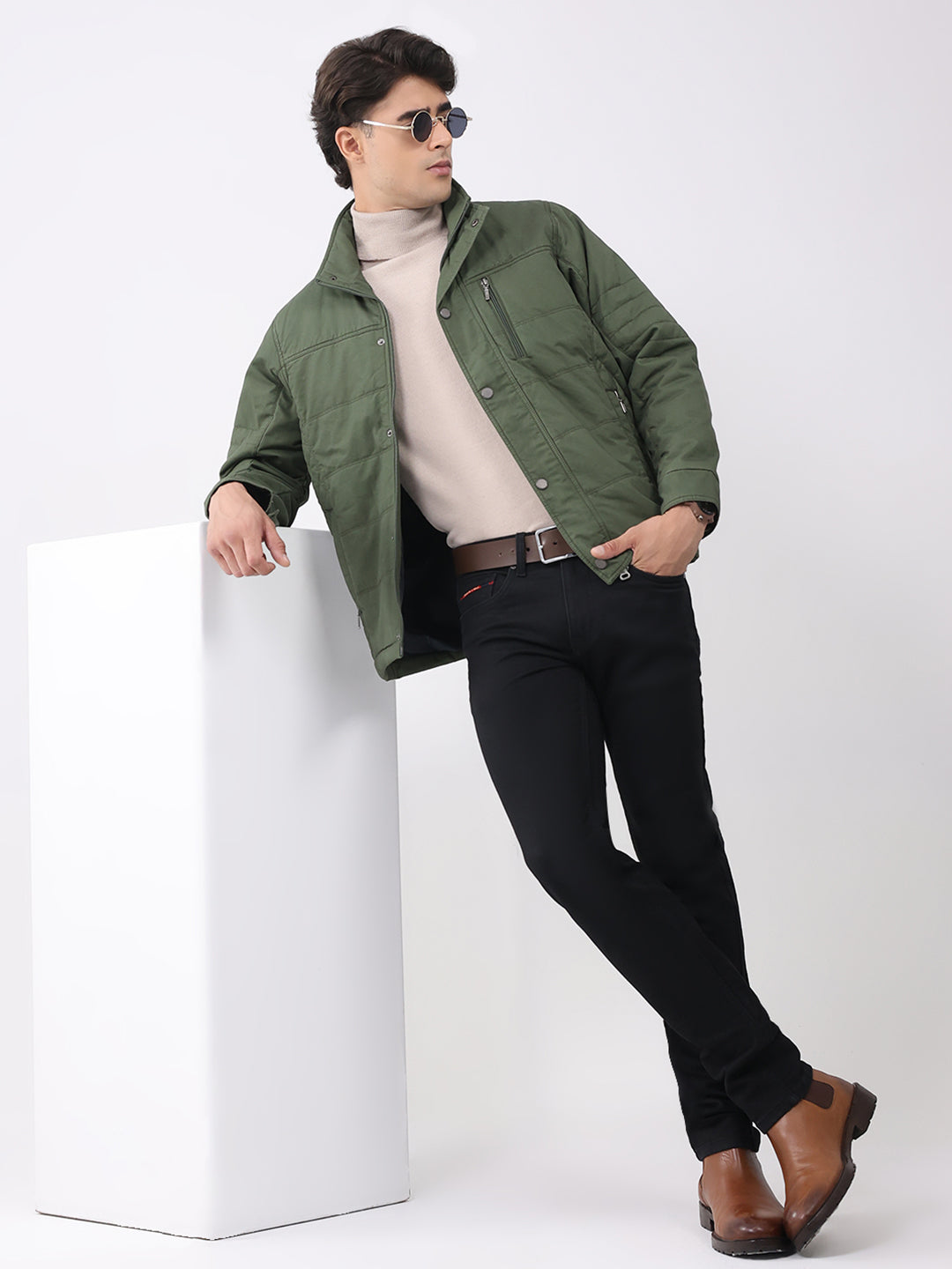 Men Olive Solid Collar Full Sleeve Jacket