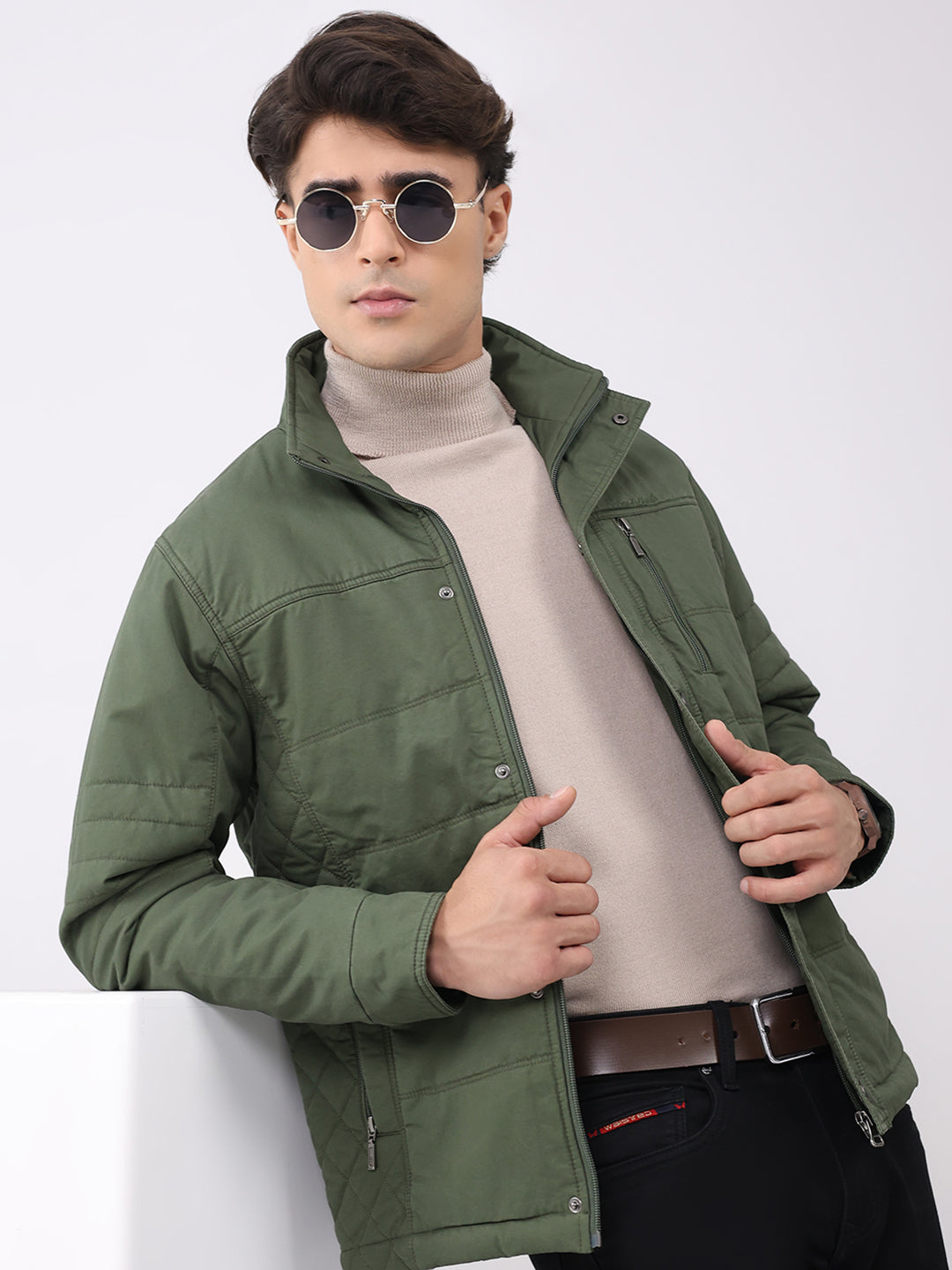 Men Olive Solid Collar Full Sleeve Jacket
