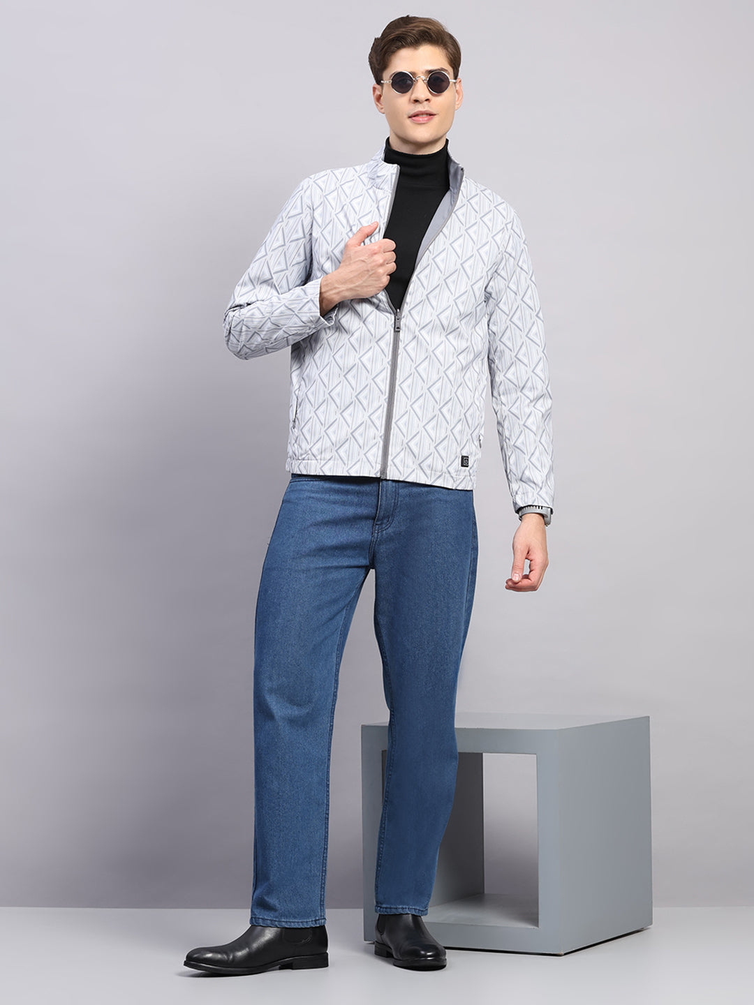 Men Grey Solid Hooded Full Sleeve Jacket