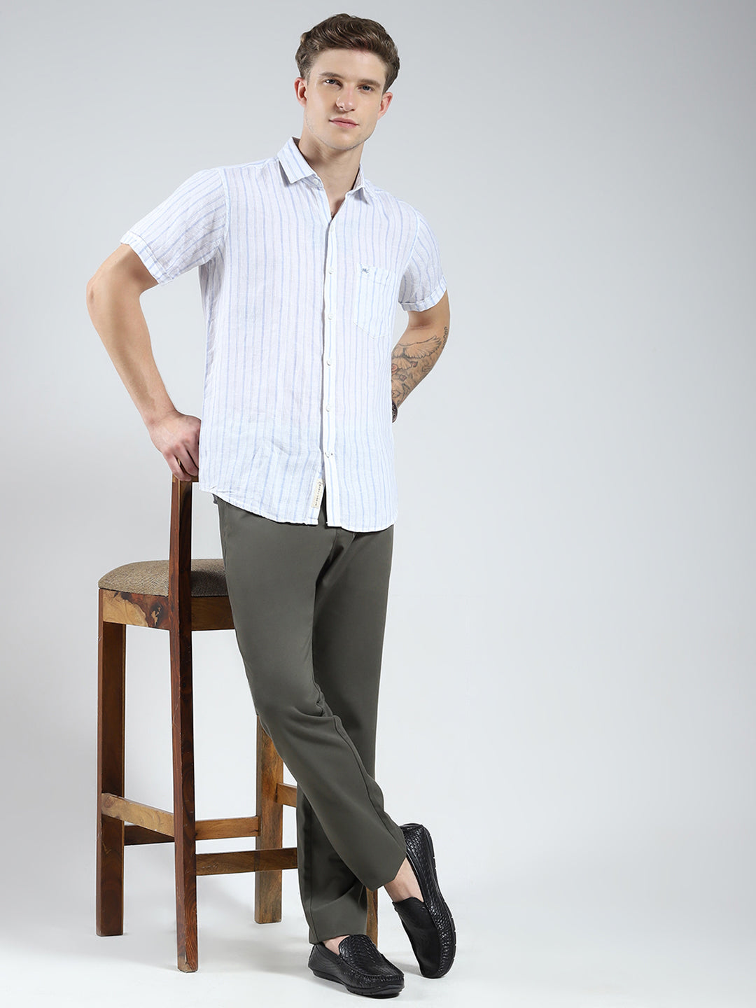 Men Olive Solid Regular Fit Trouser