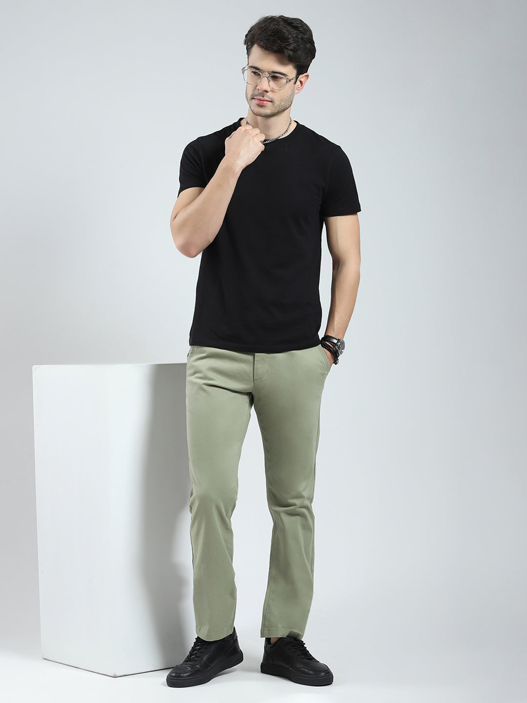 Men Green Solid Slim Fit Trouser