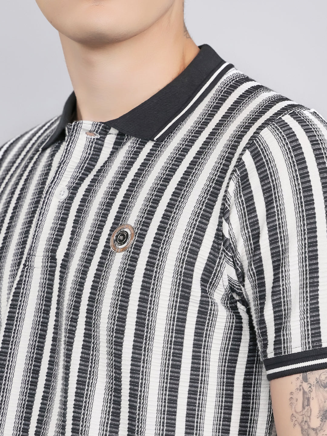 Men Black Stripe Collar Half Sleeve T-Shirt