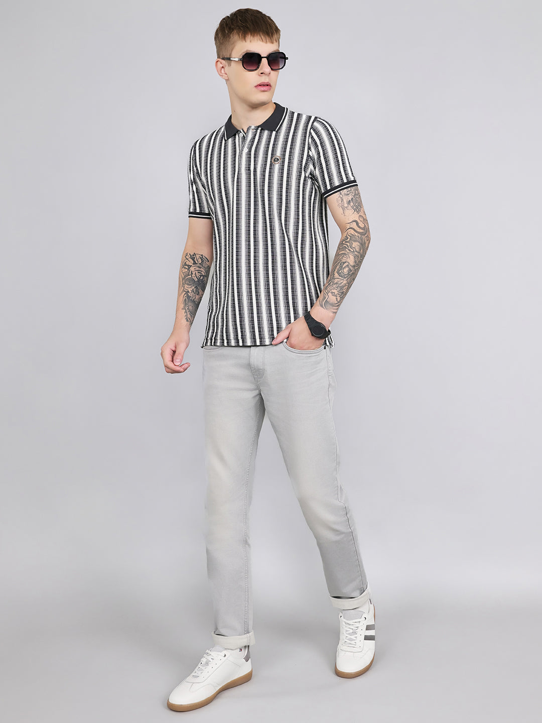 Men Black Stripe Collar Half Sleeve T-Shirt