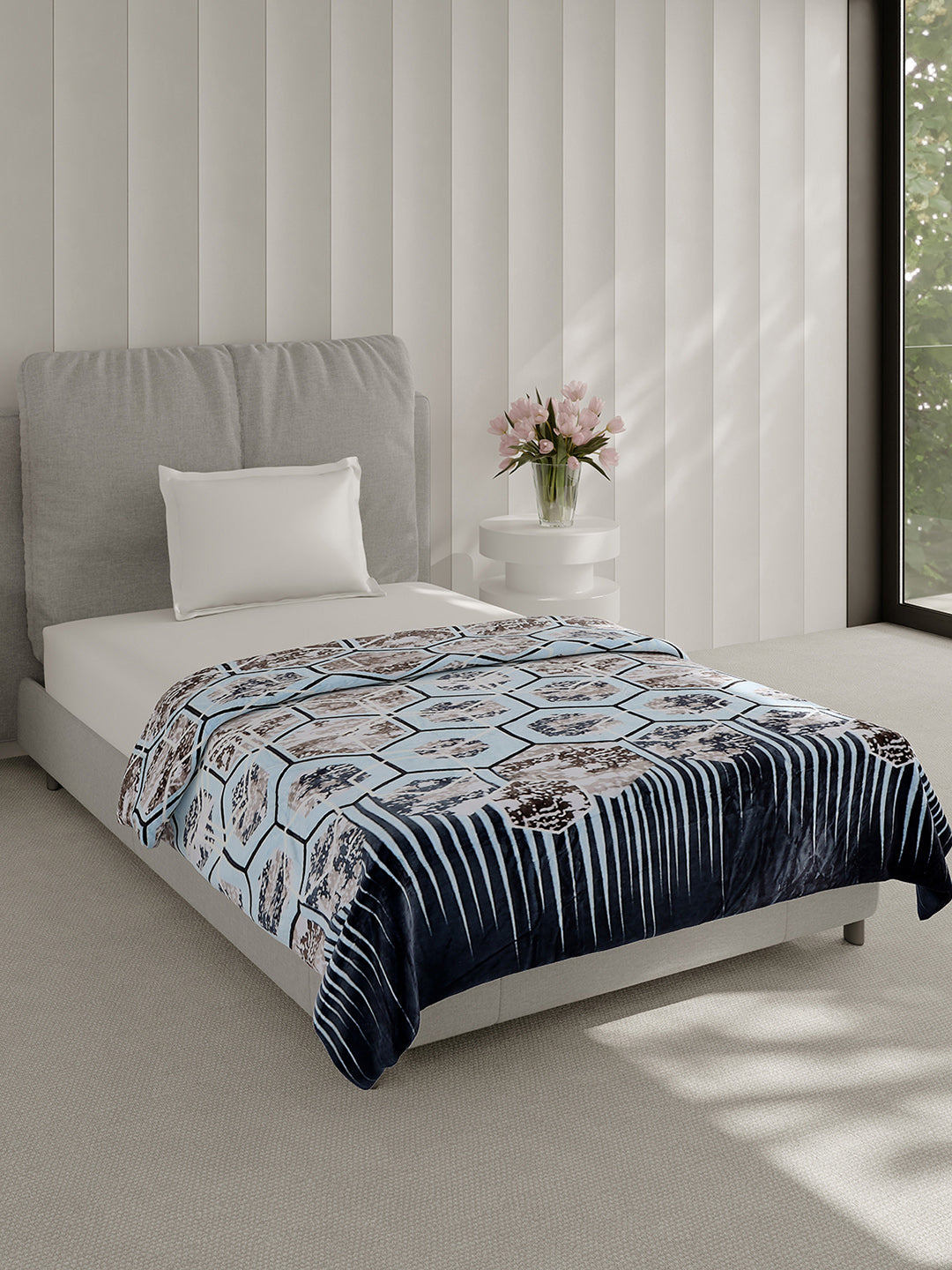 Printed Single Bed 240 GSM Blanket for AC Room - (Fuzzy)